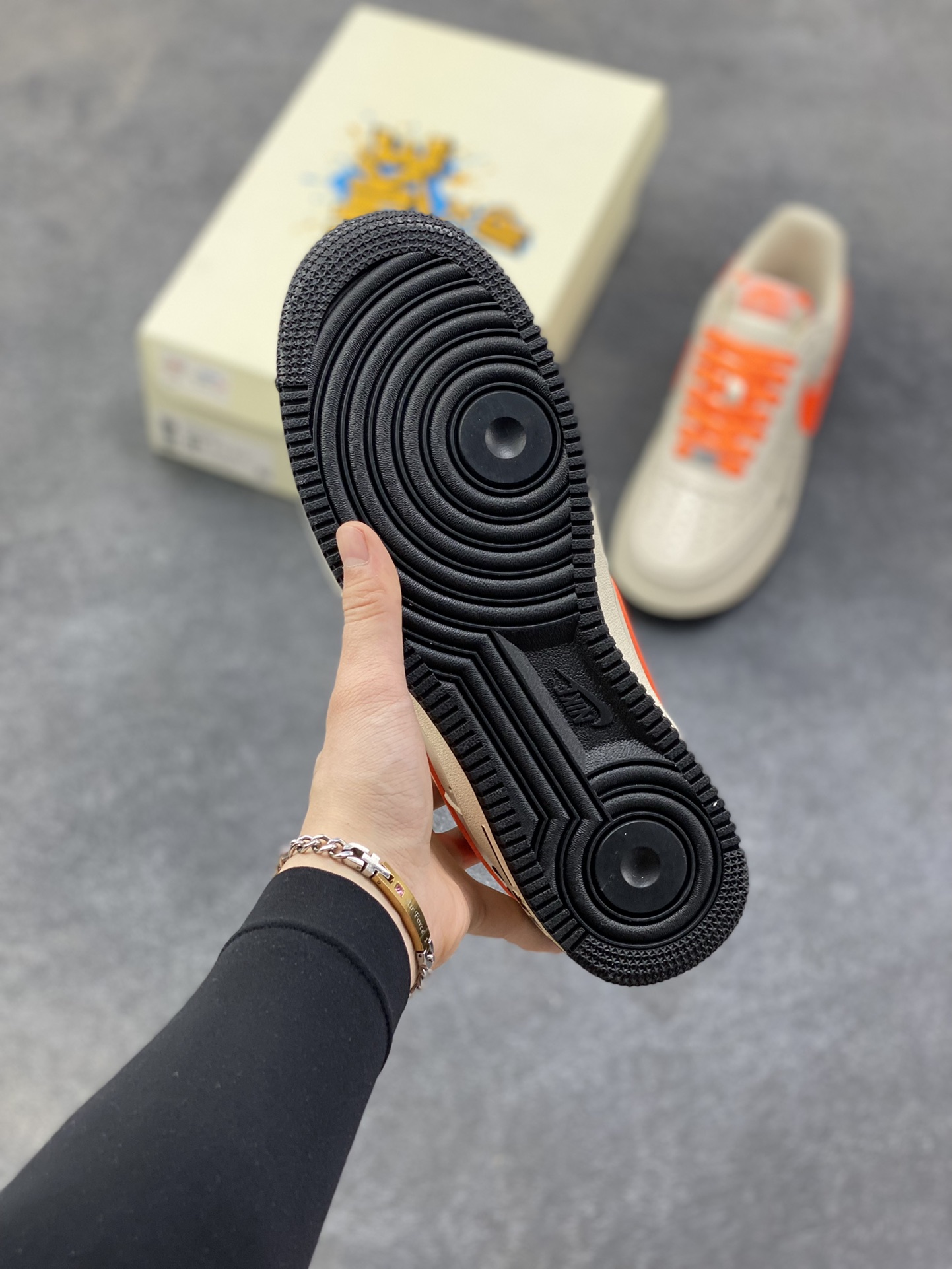 图片[5]-NIke Air Force 1 ‘07 Low 米白艳橙 空军一号低帮 运动鞋 休闲鞋 折边针车 工艺难度大 原楦头原纸板 高端定制鞋盒 原厂鞋底 超高清洁度 细节完美 货号：NH0601-582 尺码：36 36.5 37.5 38 38.5 39 40 40.5 41 42 42.5 43 44 44.5 45-选品中心