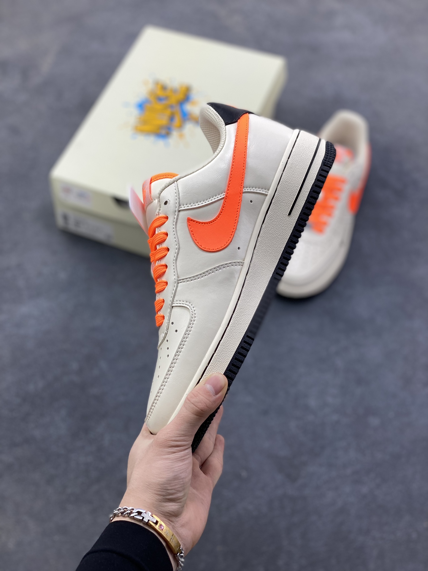 图片[3]-NIke Air Force 1 ‘07 Low 米白艳橙 空军一号低帮 运动鞋 休闲鞋 折边针车 工艺难度大 原楦头原纸板 高端定制鞋盒 原厂鞋底 超高清洁度 细节完美 货号：NH0601-582 尺码：36 36.5 37.5 38 38.5 39 40 40.5 41 42 42.5 43 44 44.5 45-选品中心