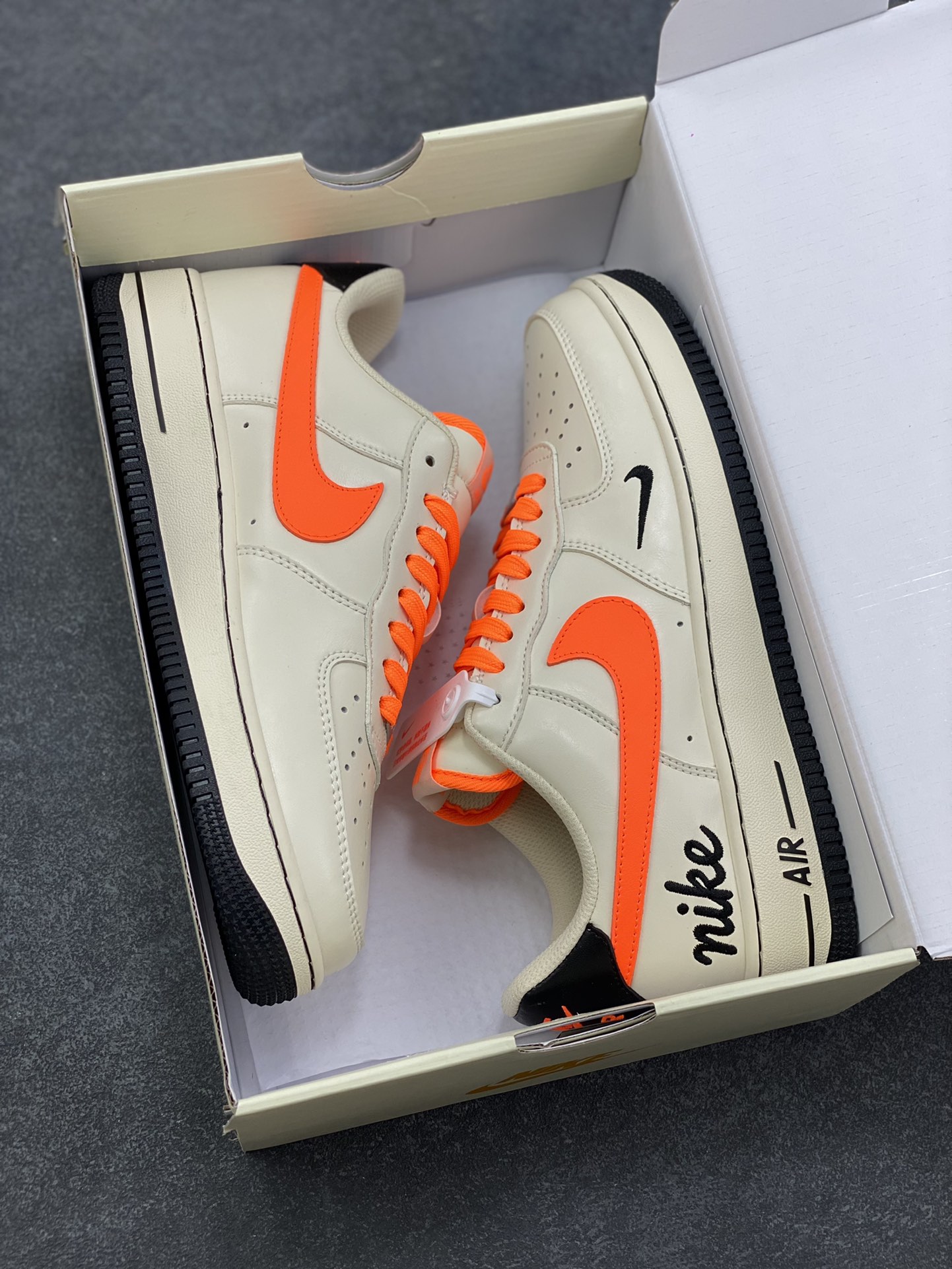 图片[9]-NIke Air Force 1 ‘07 Low 米白艳橙 空军一号低帮 运动鞋 休闲鞋 折边针车 工艺难度大 原楦头原纸板 高端定制鞋盒 原厂鞋底 超高清洁度 细节完美 货号：NH0601-582 尺码：36 36.5 37.5 38 38.5 39 40 40.5 41 42 42.5 43 44 44.5 45-选品中心