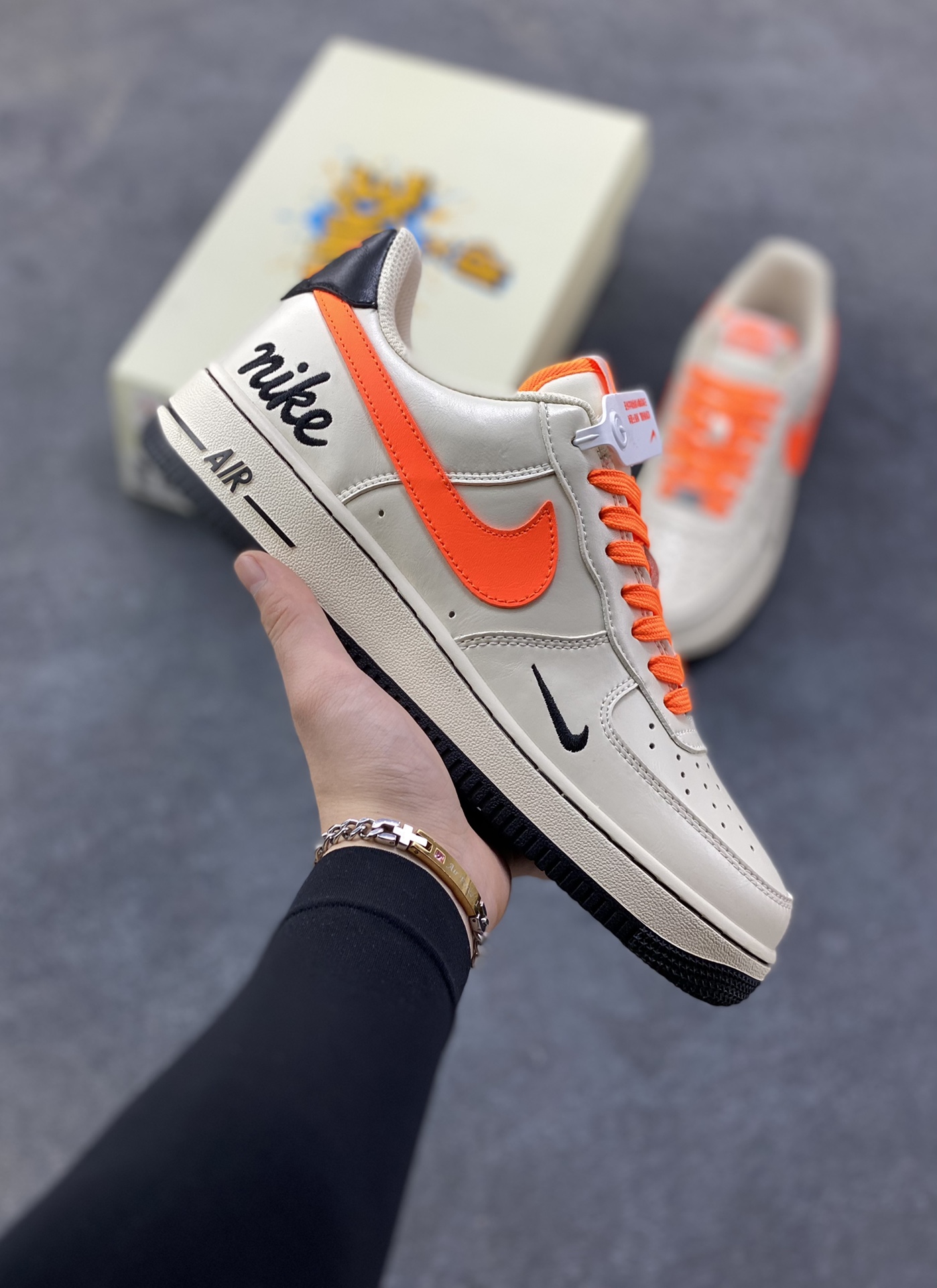 NIke Air Force 1 ‘07 Low 米白艳橙 空军一号低帮 运动鞋 休闲鞋 折边针车 工艺难度大 原楦头原纸板 高端定制鞋盒 原厂鞋底 超高清洁度 细节完美 货号：NH0601-582 尺码：36 36.5 37.5 38 38.5 39 40 40.5 41 42 42.5 43 44 44.5 45-选品中心