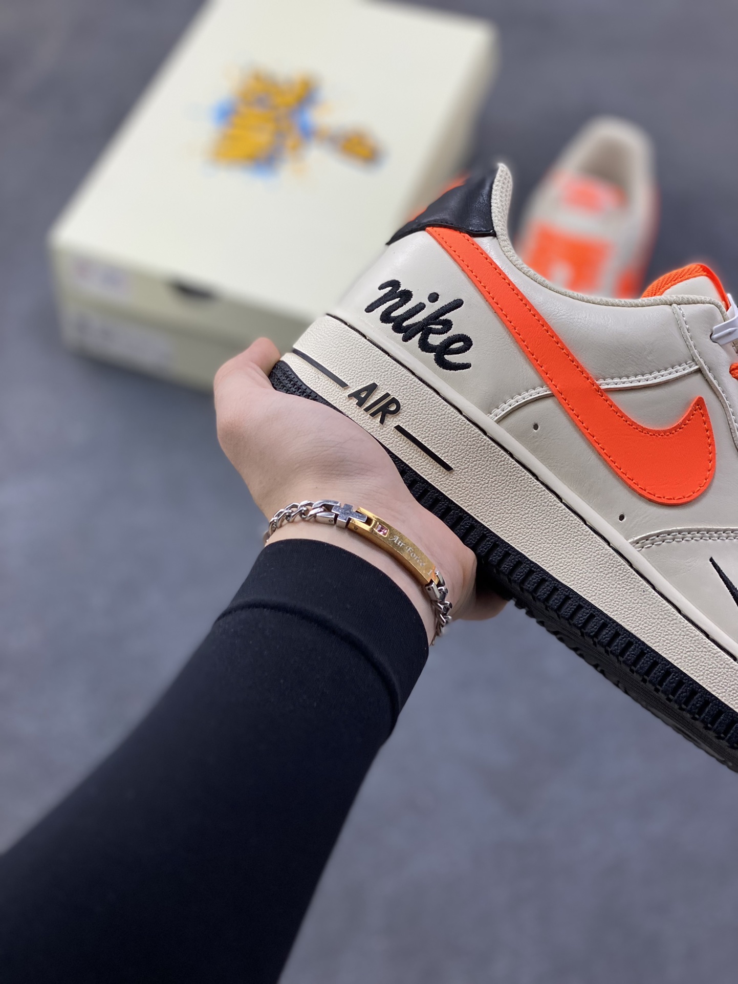 图片[6]-NIke Air Force 1 ‘07 Low 米白艳橙 空军一号低帮 运动鞋 休闲鞋 折边针车 工艺难度大 原楦头原纸板 高端定制鞋盒 原厂鞋底 超高清洁度 细节完美 货号：NH0601-582 尺码：36 36.5 37.5 38 38.5 39 40 40.5 41 42 42.5 43 44 44.5 45-选品中心