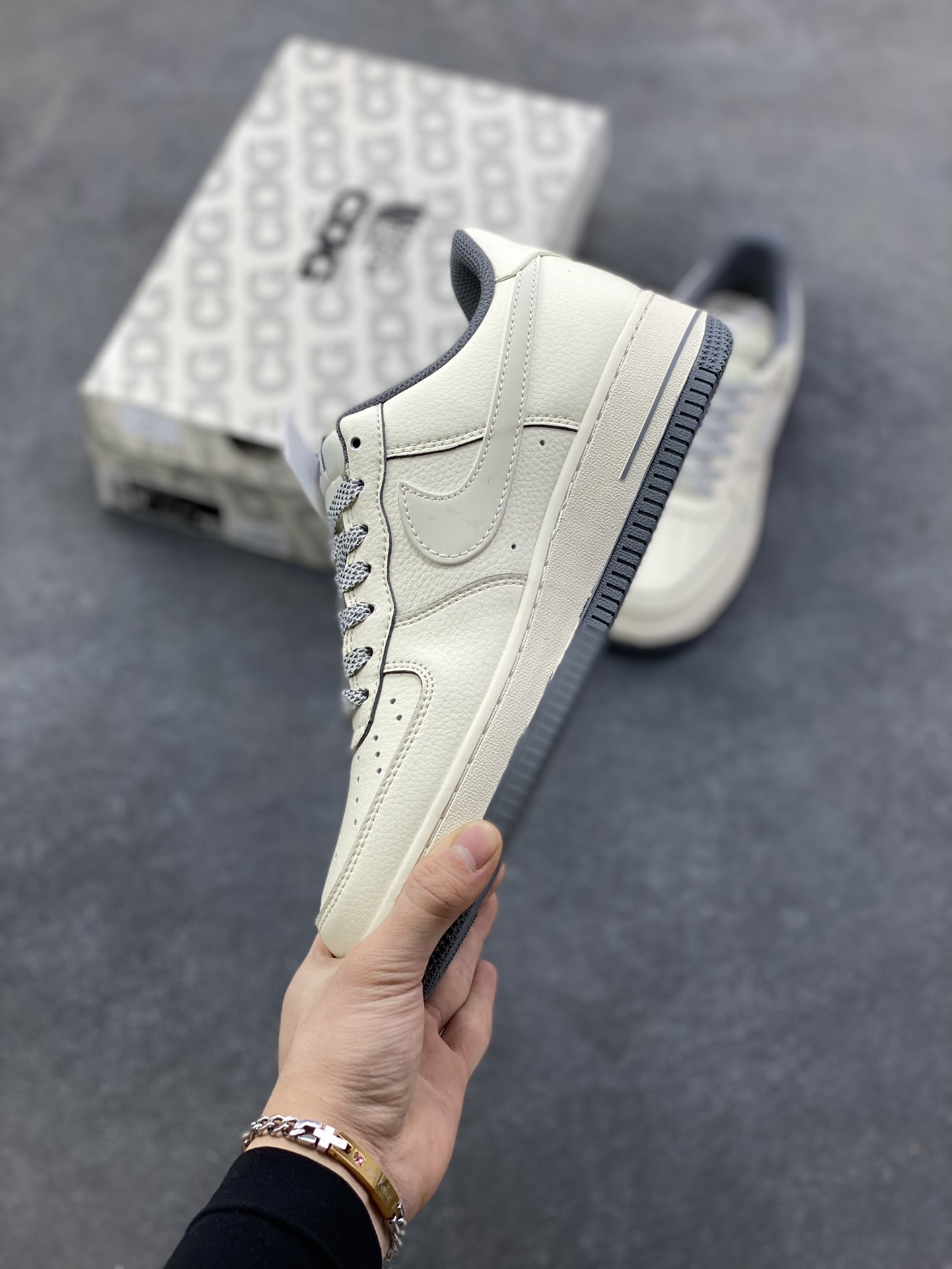 图片[3]-NIke Air Force 1 ‘07 Low “北面联名-米灰网格”空军一号 低帮 运动鞋 休闲鞋 折边针车 工艺难度大 原楦头原纸板 原装鞋盒 定制五金配件 内置全掌气垫 原厂鞋底 货号：JP8028-058 尺码：36 36.5 37.5 38 38.5 39 40 40.5 41 42 42.5 43 44 44.5 45-选品中心