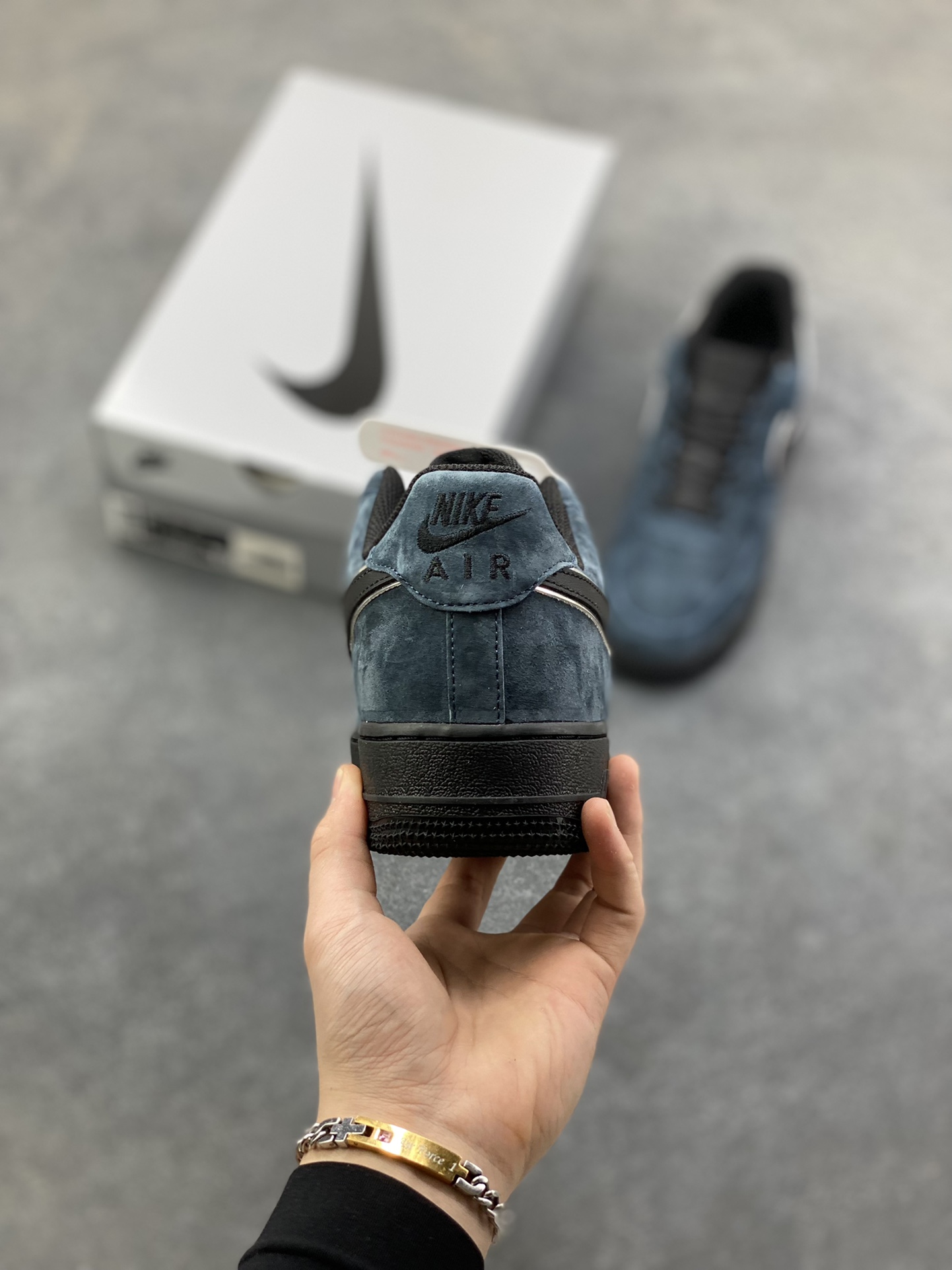 图片[4]-Nike Air Force 1 07 Low “深蓝黑”全麂皮 秋冬 空军一号低帮休闲板鞋 定制皮料 原盒原包装 原楦头原纸板 纯正版型 内置全掌气垫 货号：ZH0316-157 尺码：36 36.5 37.5 38 38.5 39 40 40.5 41 42 42.5 43 44 44.5 45-选品中心
