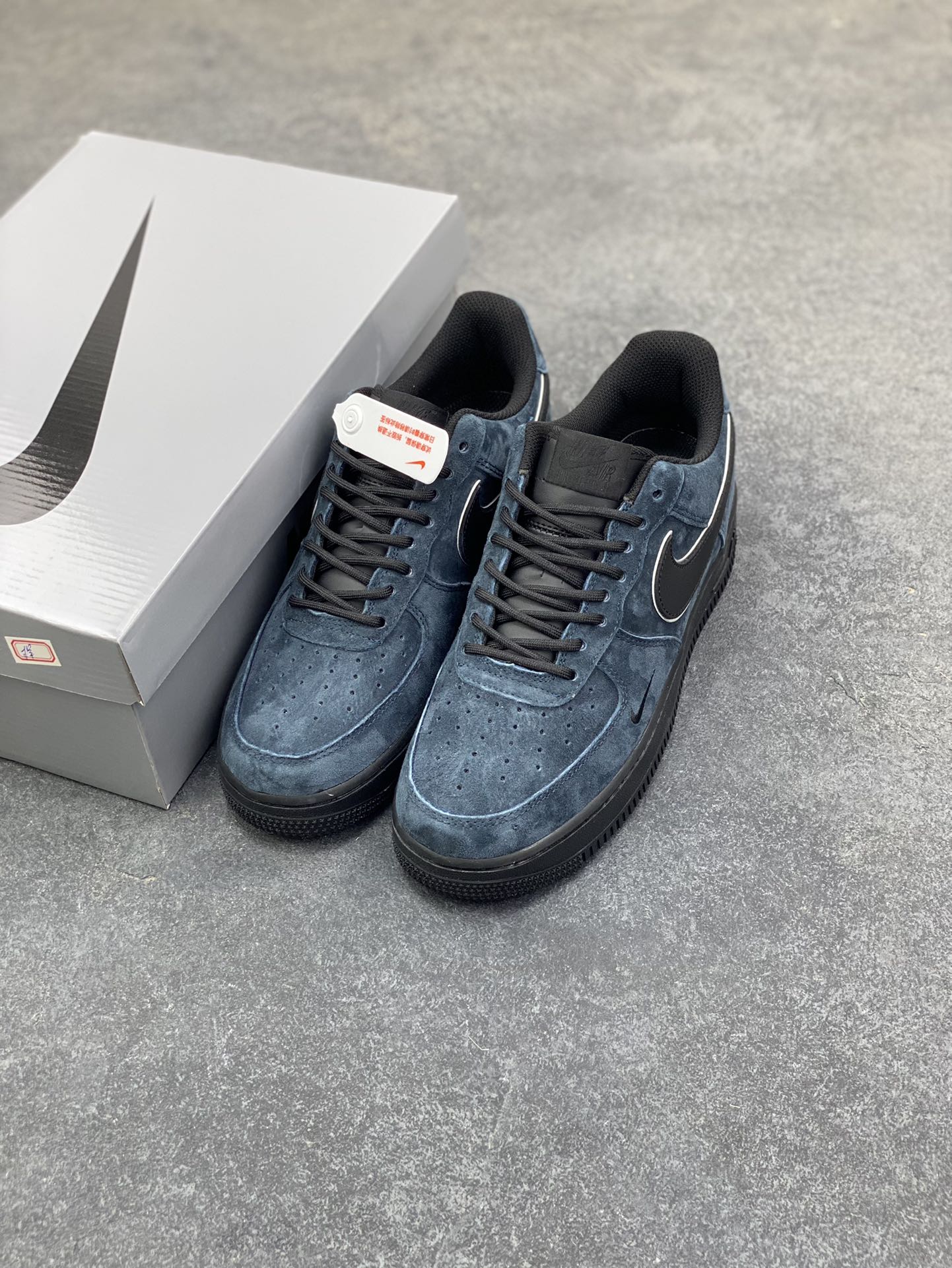 图片[8]-Nike Air Force 1 07 Low “深蓝黑”全麂皮 秋冬 空军一号低帮休闲板鞋 定制皮料 原盒原包装 原楦头原纸板 纯正版型 内置全掌气垫 货号：ZH0316-157 尺码：36 36.5 37.5 38 38.5 39 40 40.5 41 42 42.5 43 44 44.5 45-选品中心