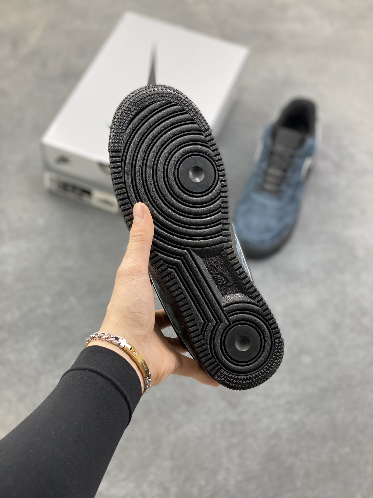 图片[5]-Nike Air Force 1 07 Low “深蓝黑”全麂皮 秋冬 空军一号低帮休闲板鞋 定制皮料 原盒原包装 原楦头原纸板 纯正版型 内置全掌气垫 货号：ZH0316-157 尺码：36 36.5 37.5 38 38.5 39 40 40.5 41 42 42.5 43 44 44.5 45-选品中心