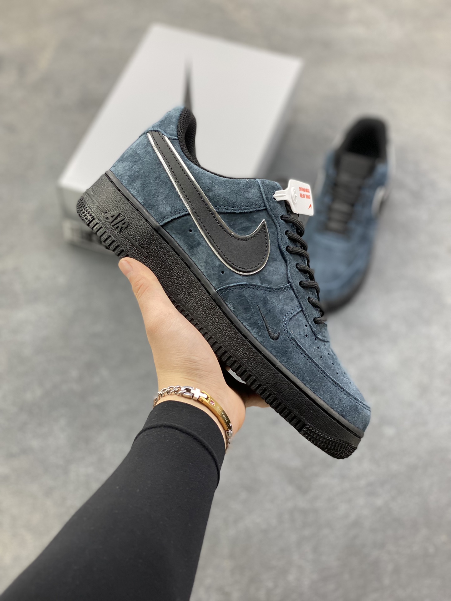Nike Air Force 1 07 Low “深蓝黑”全麂皮 秋冬 空军一号低帮休闲板鞋 定制皮料 原盒原包装 原楦头原纸板 纯正版型 内置全掌气垫 货号：ZH0316-157 尺码：36 36.5 37.5 38 38.5 39 40 40.5 41 42 42.5 43 44 44.5 45-选品中心