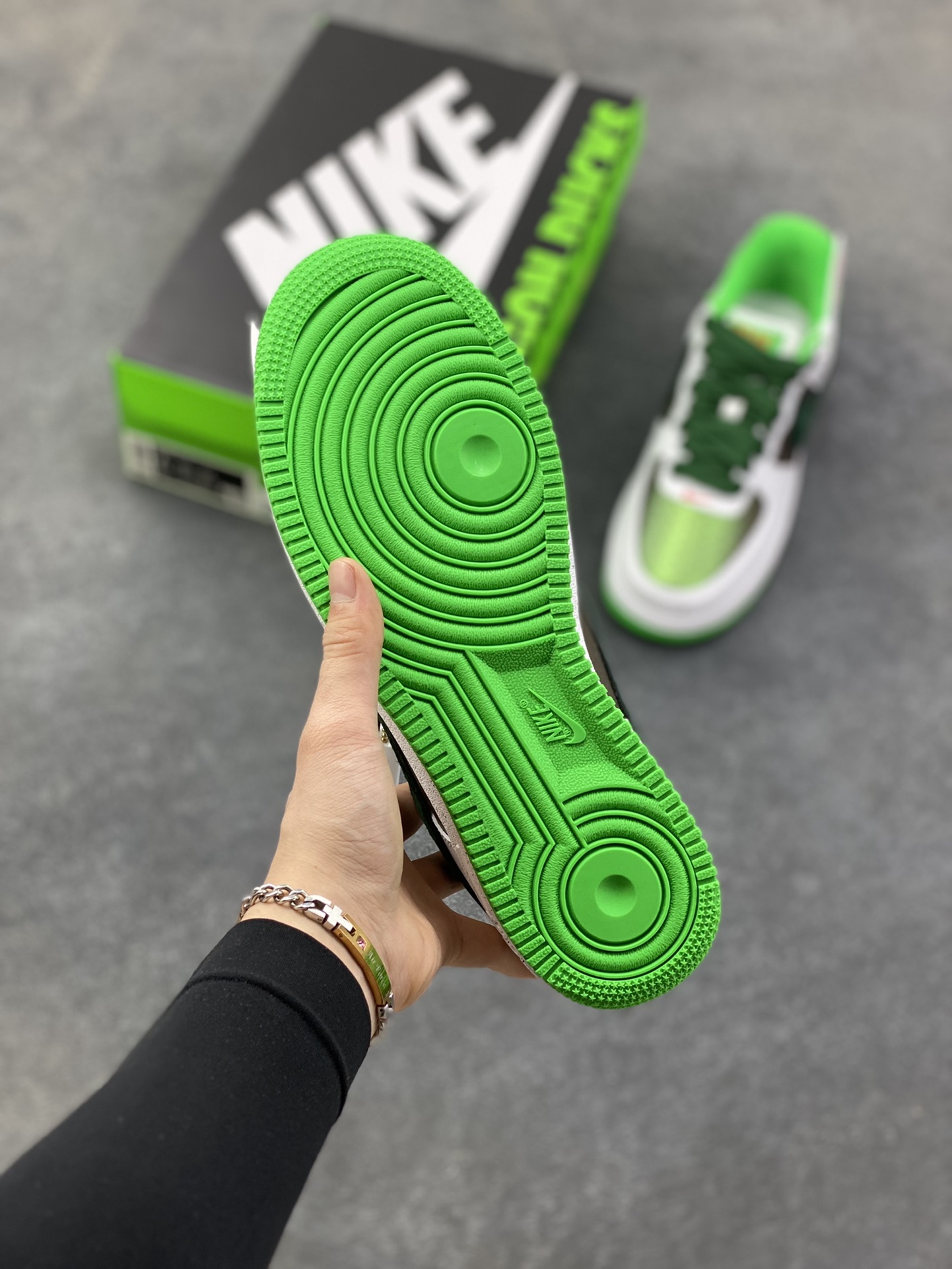 图片[5]-NIke Air Force 1 ‘07 Low 空军一号低帮 运动鞋 休闲鞋 折边针车 工艺难度大 原楦头原纸板 原装鞋盒 定制五金配件 内置全掌气垫 原厂鞋底 货号：IU7613-100 尺码：36 36.5 37.5 38 38.5 39 40 40.5 41 42 42.5 43 44 44.5 45-选品中心