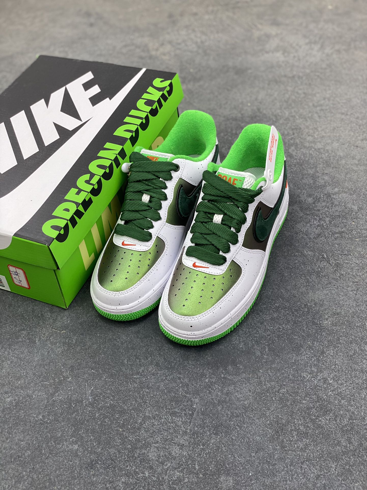 图片[8]-NIke Air Force 1 ‘07 Low 空军一号低帮 运动鞋 休闲鞋 折边针车 工艺难度大 原楦头原纸板 原装鞋盒 定制五金配件 内置全掌气垫 原厂鞋底 货号：IU7613-100 尺码：36 36.5 37.5 38 38.5 39 40 40.5 41 42 42.5 43 44 44.5 45-选品中心