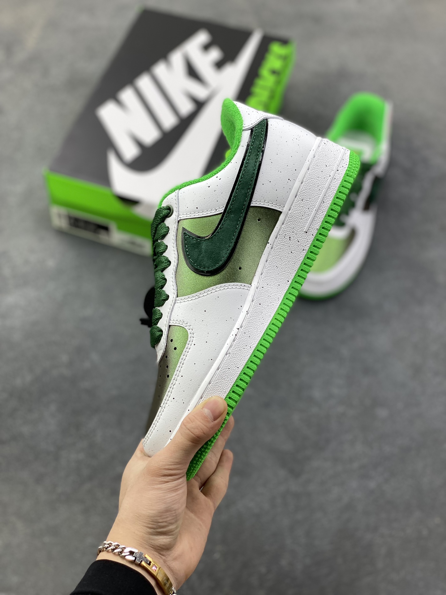 图片[3]-NIke Air Force 1 ‘07 Low 空军一号低帮 运动鞋 休闲鞋 折边针车 工艺难度大 原楦头原纸板 原装鞋盒 定制五金配件 内置全掌气垫 原厂鞋底 货号：IU7613-100 尺码：36 36.5 37.5 38 38.5 39 40 40.5 41 42 42.5 43 44 44.5 45-选品中心