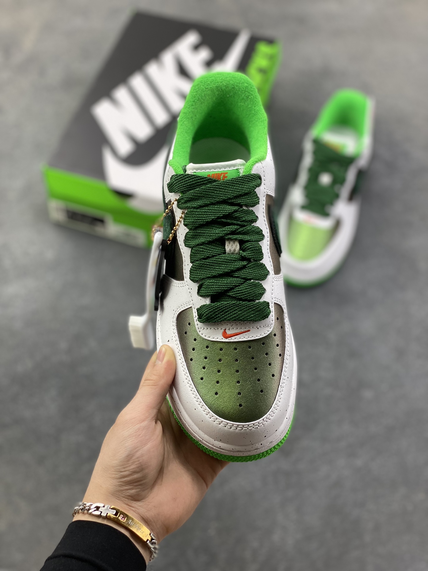 图片[2]-NIke Air Force 1 ‘07 Low 空军一号低帮 运动鞋 休闲鞋 折边针车 工艺难度大 原楦头原纸板 原装鞋盒 定制五金配件 内置全掌气垫 原厂鞋底 货号：IU7613-100 尺码：36 36.5 37.5 38 38.5 39 40 40.5 41 42 42.5 43 44 44.5 45-选品中心