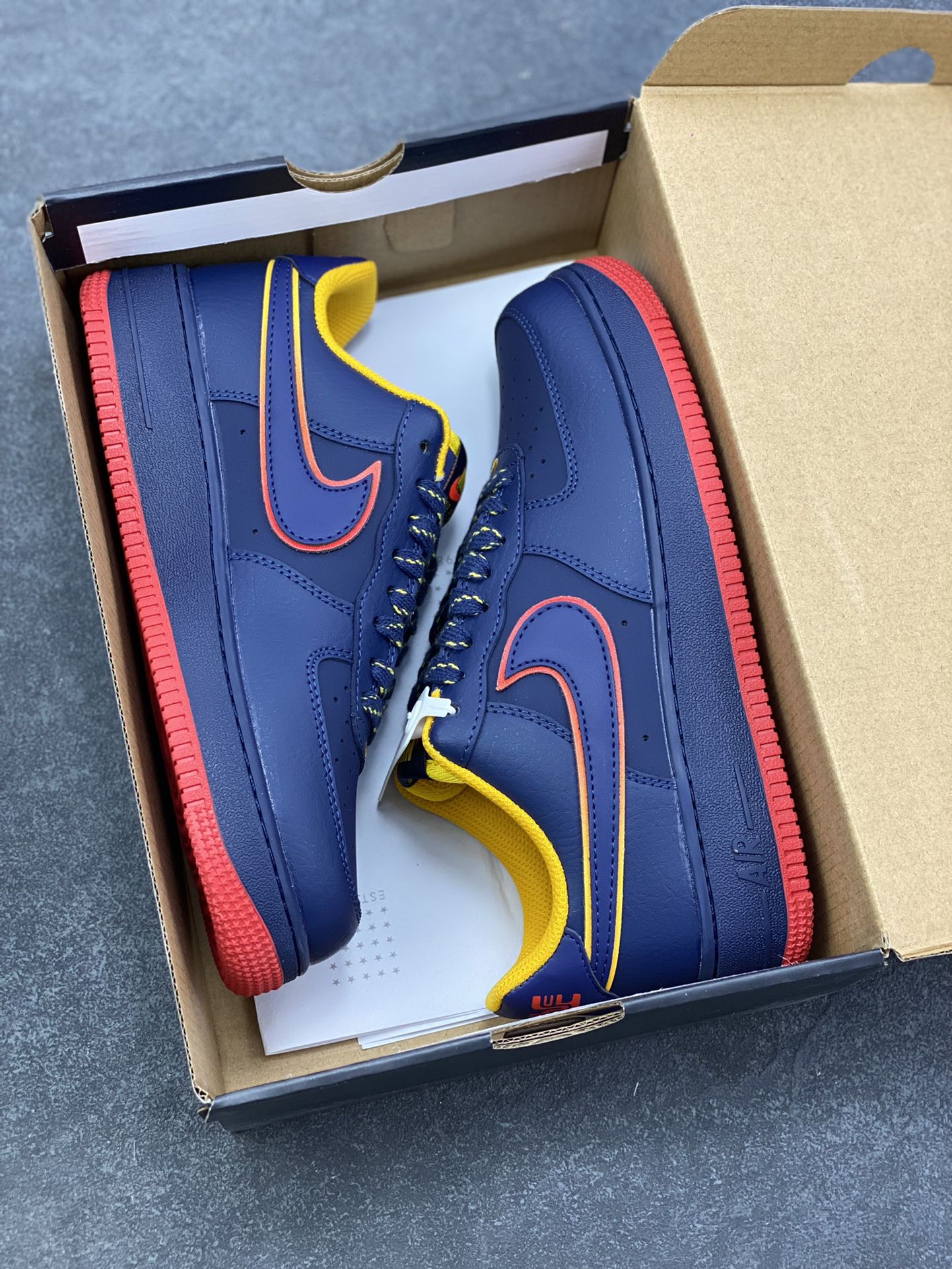 图片[9]-NIke Air Force 1 ‘07 Low 空军一号低帮 运动鞋 休闲鞋 折边针车 工艺难度大 原楦头原纸板 原装鞋盒 定制五金配件 内置全掌气垫 原厂鞋底 货号：FJ4146-120 尺码：36 36.5 37.5 38 38.5 39 40 40.5 41 42 42.5 43 44 44.5 45-选品中心