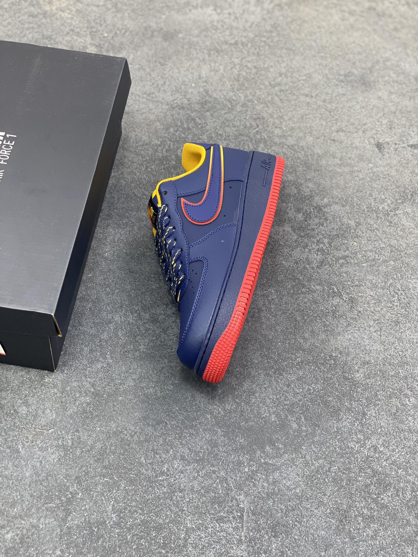 图片[7]-NIke Air Force 1 ‘07 Low 空军一号低帮 运动鞋 休闲鞋 折边针车 工艺难度大 原楦头原纸板 原装鞋盒 定制五金配件 内置全掌气垫 原厂鞋底 货号：FJ4146-120 尺码：36 36.5 37.5 38 38.5 39 40 40.5 41 42 42.5 43 44 44.5 45-选品中心