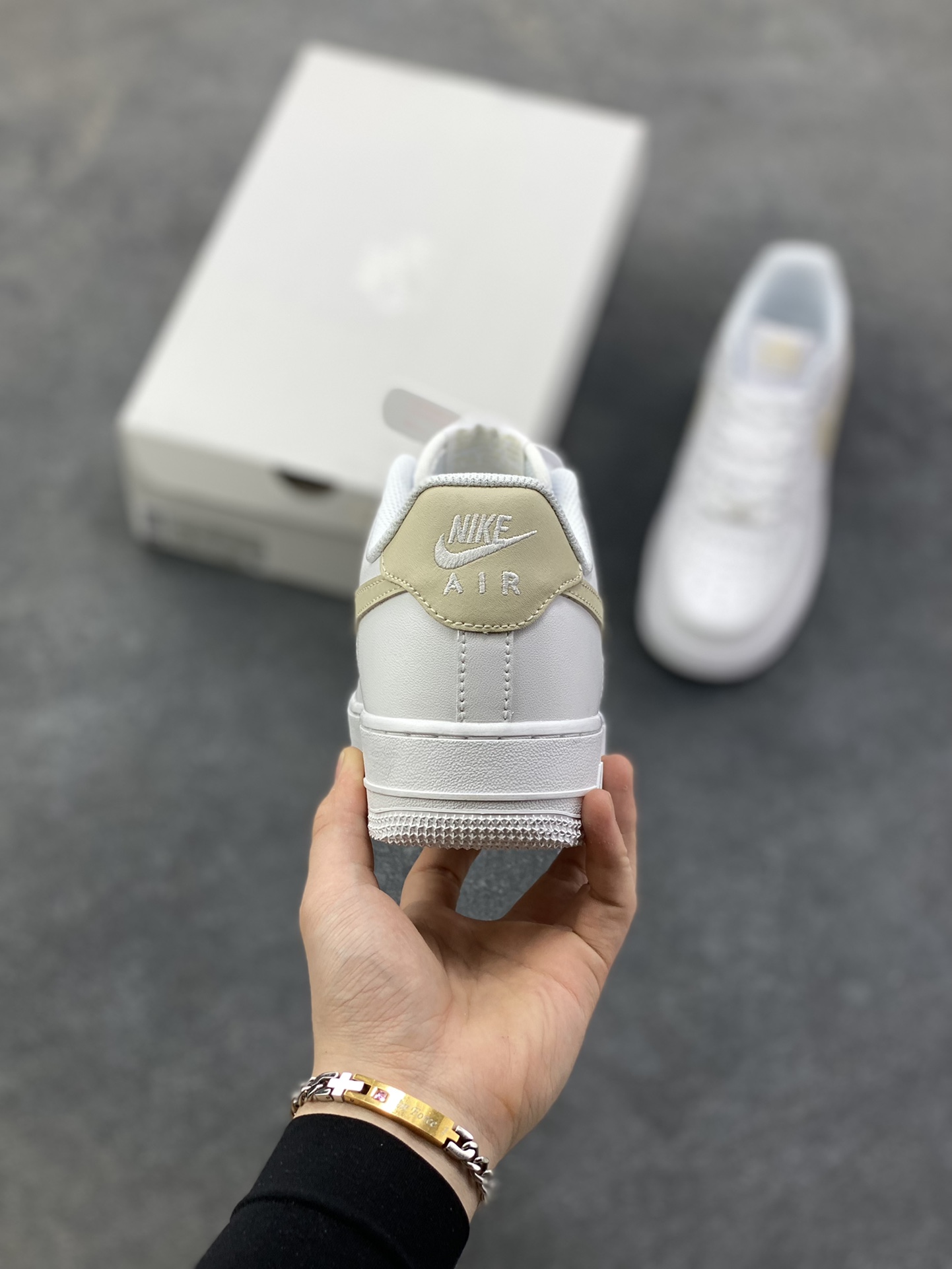 图片[4]-NIke Air Force 1 ‘07 Low 空军一号低帮 运动鞋 休闲鞋 折边针车 工艺难度大 原楦头原纸板 原装鞋盒 定制五金配件 内置全掌气垫 原厂鞋底 货号：FJ4146-120 尺码：36 36.5 37.5 38 38.5 39 40 40.5 41 42 42.5 43 44 44.5 45-选品中心
