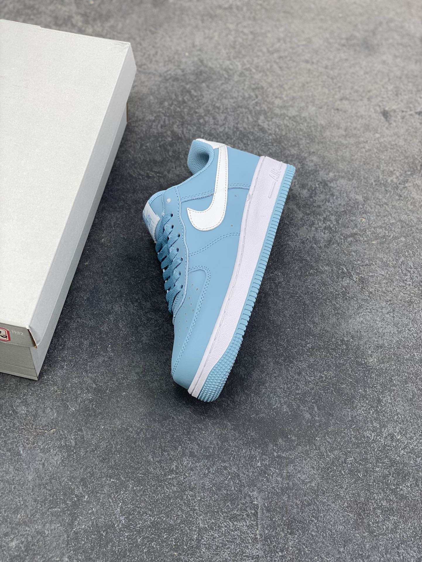 图片[7]-NIke Air Force 1 ‘07 Low 空军一号低帮 运动鞋 休闲鞋 折边针车 工艺难度大 原楦头原纸板 原装鞋盒 定制五金配件 内置全掌气垫 原厂鞋底 货号：FJ4146-403 尺码：36 36.5 37.5 38 38.5 39 40 40.5 41 42 42.5 43 44 44.5 45-选品中心