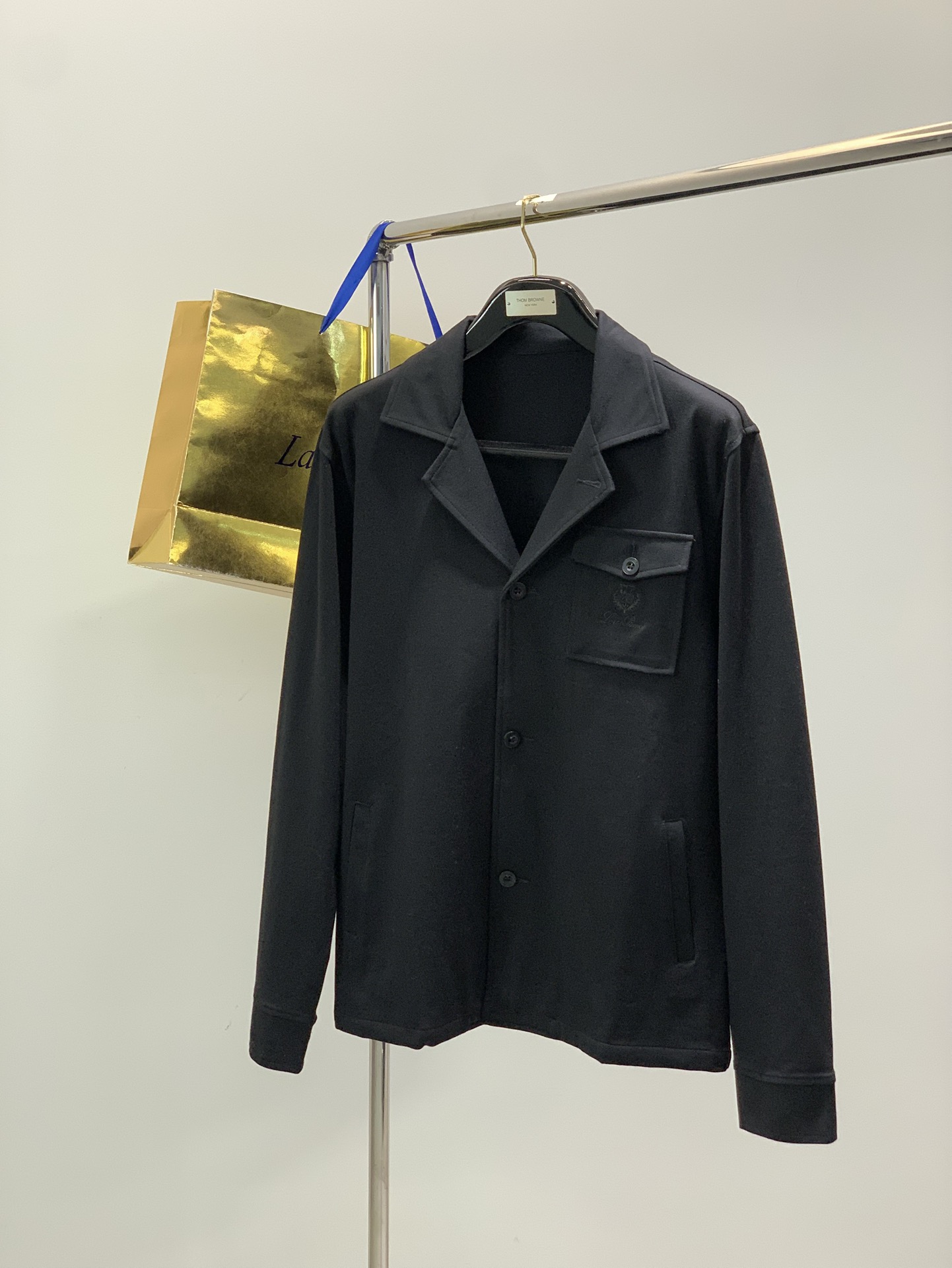 NO:650968,Clothes, pants P, LP (Loro Piana), the latest autumn products, available at counters simultaneously, original goods, fashionable casual suits, made of imported original fabrics, top-notch embroidery technology, letter pattern decoration logo, original hardware accessories decoration, extremely high grade, comfortable and versatile, and the upper body is very handsome!  3 colors recommended, sizes M-3XL,, loro piana, loro piana, alexander wang19860909衣服,裤子P,LP(Loro Piana ),秋季最新品,专柜同步有售,原单狠货,时尚休闲套装,采用进口原版面料,顶级刺绣工艺字母图案装饰logo,原版五金辅料装饰,档次极高,舒适百搭,上身帅气十足！3色推荐,码数M-3XL,,loro piana,loro piana,alexander wang,Men's clothing