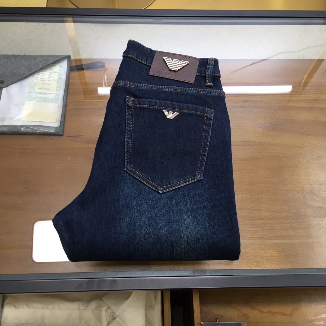 NO:650943,Velvet jeans [Aman..i] 2025 autumn and winter exclusive new fleece jeans, high-end version!  Custom-made fabrics at the counter are highly breathable and comfortable, with impeccable details and brand element design concepts, reflecting high quality. It feels delicate and soft!  It presents a casual cut and the upper body shape is awesome!  Code number 28-383537,,jeans,alexander wang19860909加绒牛仔裤【Aman..i】 2025秋冬独家专供新款加绒牛仔裤,高端版本！专柜定制面料 透气舒适度高,细节无可挑剔,品牌元素设计理念,体现高品质.手感细腻柔软！呈现休闲裁剪,上身版型超赞！码数28-383537,,jeans,alexander wang,Men's clothing