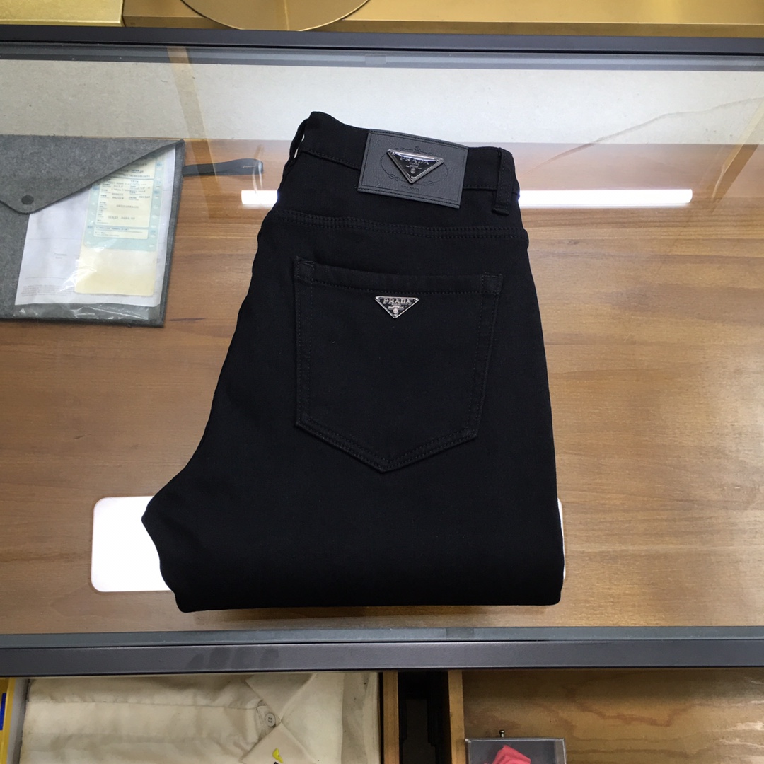 NO:650985,Velvet jeans [Prad] 2025 autumn and winter exclusive new fleece jeans, high-end version!  Custom-made fabrics at the counter are highly breathable and comfortable, with impeccable details and brand element design concepts, reflecting high quality. It feels delicate and soft!  It presents a casual cut and the upper body shape is awesome!  Code number 28-383537,,prada,jeans,alexander wang19860909加绒牛仔裤【Prad】 2025秋冬独家专供新款加绒牛仔裤,高端版本！专柜定制面料 透气舒适度高,细节无可挑剔,品牌元素设计理念,体现高品质.手感细腻柔软！呈现休闲裁剪,上身版型超赞！码数28-383537,,prada,jeans,alexander wang,Men's clothing