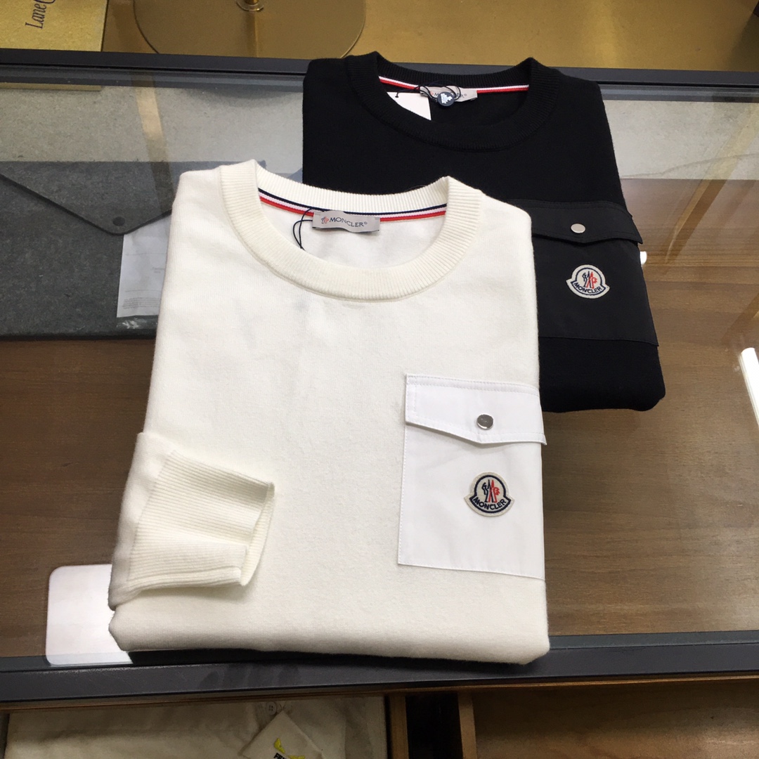 NO:651007,New sweater [Moncle] 2025 autumn and winter new knitted woolen sweater. High-quality exquisite wool blended fabric, high-density knitting, fashionable and versatile sweater, very handsome. Classic Logo jacquard style. Durable and not easy to deform, version, various styles can be easily held, classic fashion style that is sought after every year. Three standards are complete. High-quality large goods. Size M-3XL, sweaters, alexander wang19860909新品毛衣【Moncle】 2025秋冬新款针织羊毛衫 高品质精致羊毛混纺面料,高密度针织,时尚百搭毛衣,帅气十足.经典Logo提花款.耐穿不易变形,版型,各种风格都能轻松Hold住,年年被追捧的经典时尚款 三标齐全 高品质大货 码数M-3XL,,sweaters,alexander wang,Men's clothing