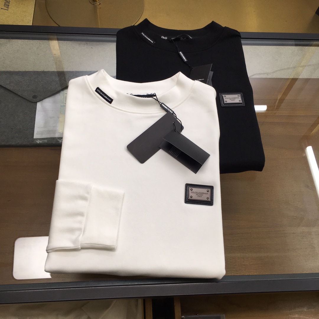 NO:650979,Hot new product [DG] 2025ss new product long-sleeved T-shirt, classic logo design, can be worn alone or as a base, versatile style. It is sold simultaneously on the official website. Customized fabric, soft and delicate, comfortable and breathable, highly skin-friendly, perfectly interpreting the brand's fashion trend!  A man's wardrobe is indispensable for the basics. It is a low-key design and a must-have item. Dear friends, hurry up and get it!  Size S-2XL,,tees,t-shirt,alexander wang19860909新品爆款【DG】 2025ss新品 长袖T恤,经典Logo设计,可单穿可打底,百搭款 官网同步发售 定制面料,柔软细腻 舒适透气,亲肤感极高,完美诠释出品牌的时尚潮流！男人的衣柜都少不了基础 是低调的设计 必备款,亲们赶紧入手！码数S-2XL,,tees，t-shirt,alexander wang,Men's clothing