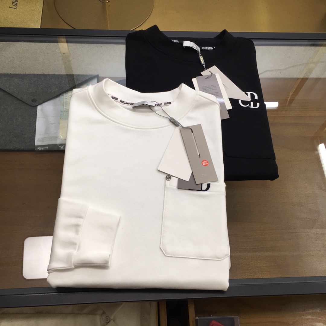 NO:650987,Hot new product [Dio..r] 2025ss new product long-sleeved T-shirt, classic logo design, can be worn alone or as a base, versatile style. It is sold simultaneously on the official website. Customized fabric, soft and delicate, comfortable and breathable, highly skin-friendly, perfectly interpreting the brand's fashion trend!  A man's wardrobe is indispensable for the basics. It is a low-key design and a must-have item. Dear friends, hurry up and get it!  Size S-2XL, dior, tees, t-shirt, alexander wang19860909新品爆款【Dio..r】 2025ss新品 长袖T恤,经典Logo设计,可单穿可打底,百搭款 官网同步发售 定制面料,柔软细腻 舒适透气,亲肤感极高,完美诠释出品牌的时尚潮流！男人的衣柜都少不了基础 是低调的设计 必备款,亲们赶紧入手！码数S-2XL,,dior,tees，t-shirt,alexander wang,Men's clothing