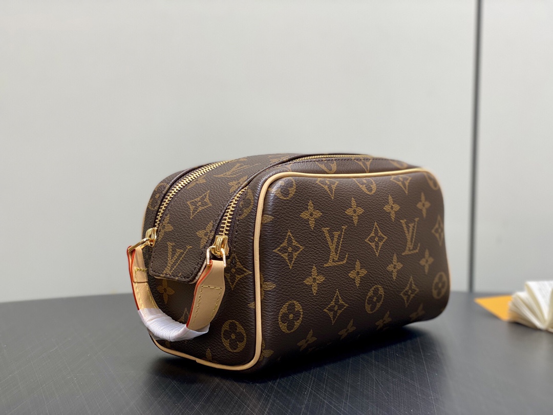 LV Style Beige Leather Toiletry Bag Lookbook Reference image 2