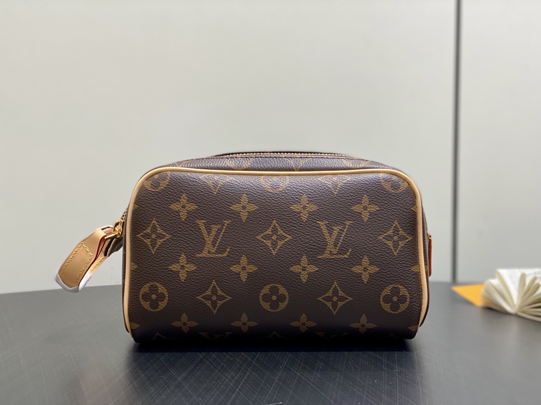 LV Style Beige Leather Toiletry Bag Lookbook Reference image 1