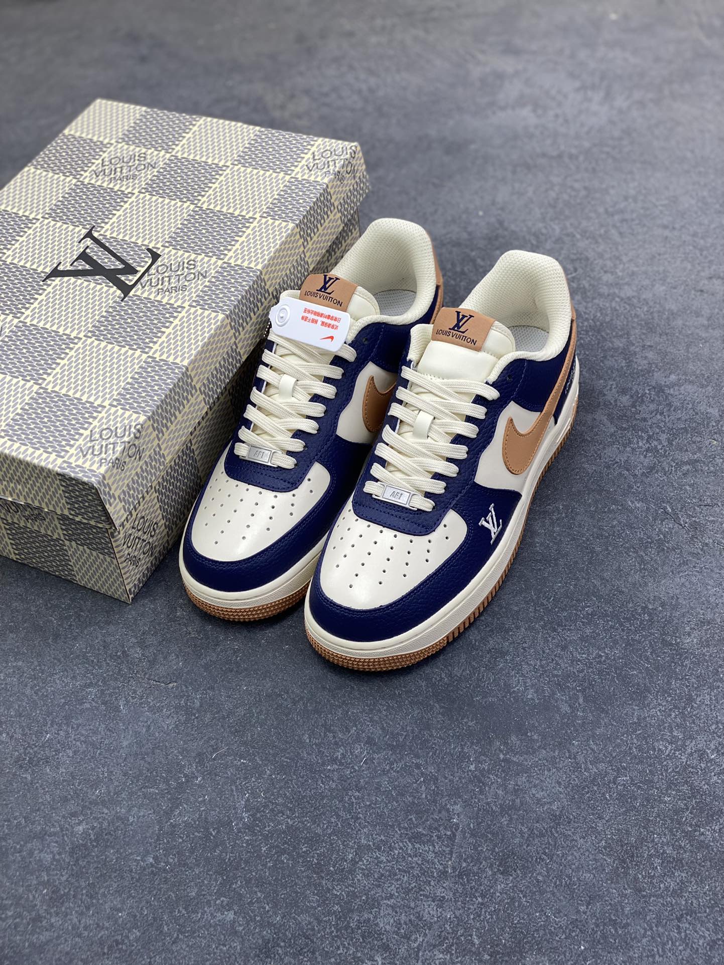 图片[8]-NIke Air Force 1 ‘07 Low “LV联名—暮蓝杏棕” 空军一号低帮 运动鞋 休闲鞋 折边针车 工艺难度大 原楦头原纸板 高端定制鞋盒 原厂鞋底 超高清洁度 细节完美 货号：NH0601-585 尺码：36 36.5 37.5 38 38.5 39 40 40.5 41 42 42.5 43 44 44.5 45-选品中心