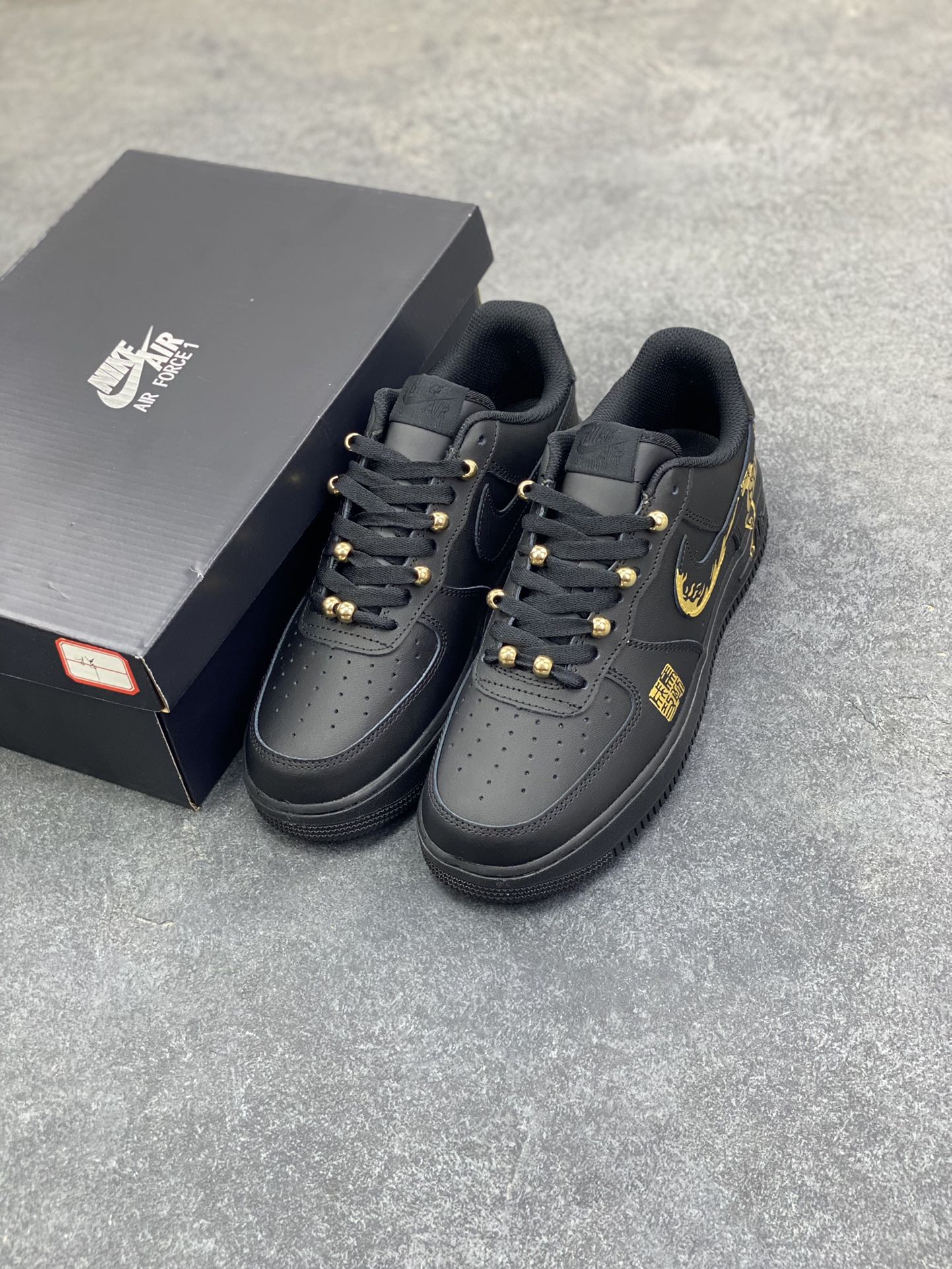 图片[8]-NIke Air Force 1 ‘07 Low 空军一号低帮 运动鞋 休闲鞋 折边针车 工艺难度大 原楦头原纸板 原装鞋盒 定制五金配件 内置全掌气垫 原厂鞋底 货号：CW2288-001 尺码：36 36.5 37.5 38 38.5 39 40 40.5 41 42 42.5 43 44 44.5 45-选品中心