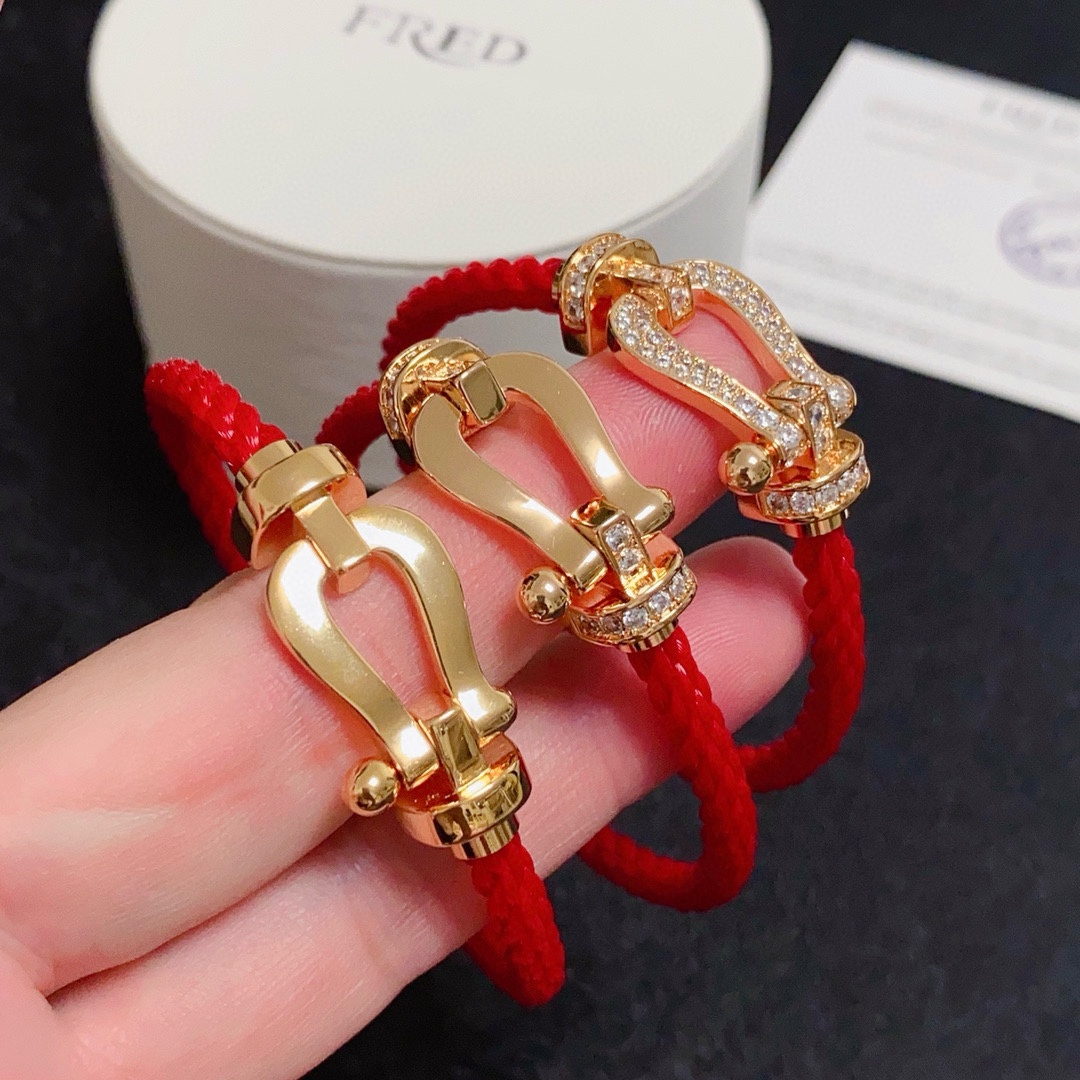 NO:643169,Hot new product release Fred Feiden full diamond, half diamond, non-diamond horseshoe buckle unisex high-quality nylon rope bracelet bracelet!  Big brand of red leather rope in the year of birth, fashionable and exquisite FORCE series bracelets, high-end customization ~ sub-gold micro-plating 18k gold craftsmanship, Seiko horseshoe buckle head bracelet!  The effect is very versatile. Internet celebrity expert. A must-have item for fashionistas. Rose gold, gold and silver buckles for men and women, two sizes 17/19cm, fine jewelry, bracelet, bracelet, gold19860909新品发布火爆费雷德 Fred斐登满钻、半钻、无钻马蹄扣中性款高品质尼龙绳手链手镯！本命年红皮绳大牌 时尚 精致FORCE 系列手链高端定制～亚金微电镀18k金工艺 精工马蹄扣头手镯！上手效果非常百搭 网红达人 时尚一族必备单品 玫瑰金、黄金、银色扣头男女情侣款两个码数17/19cm,饰品精品,bracelet,bracelet,gold,Jewelry