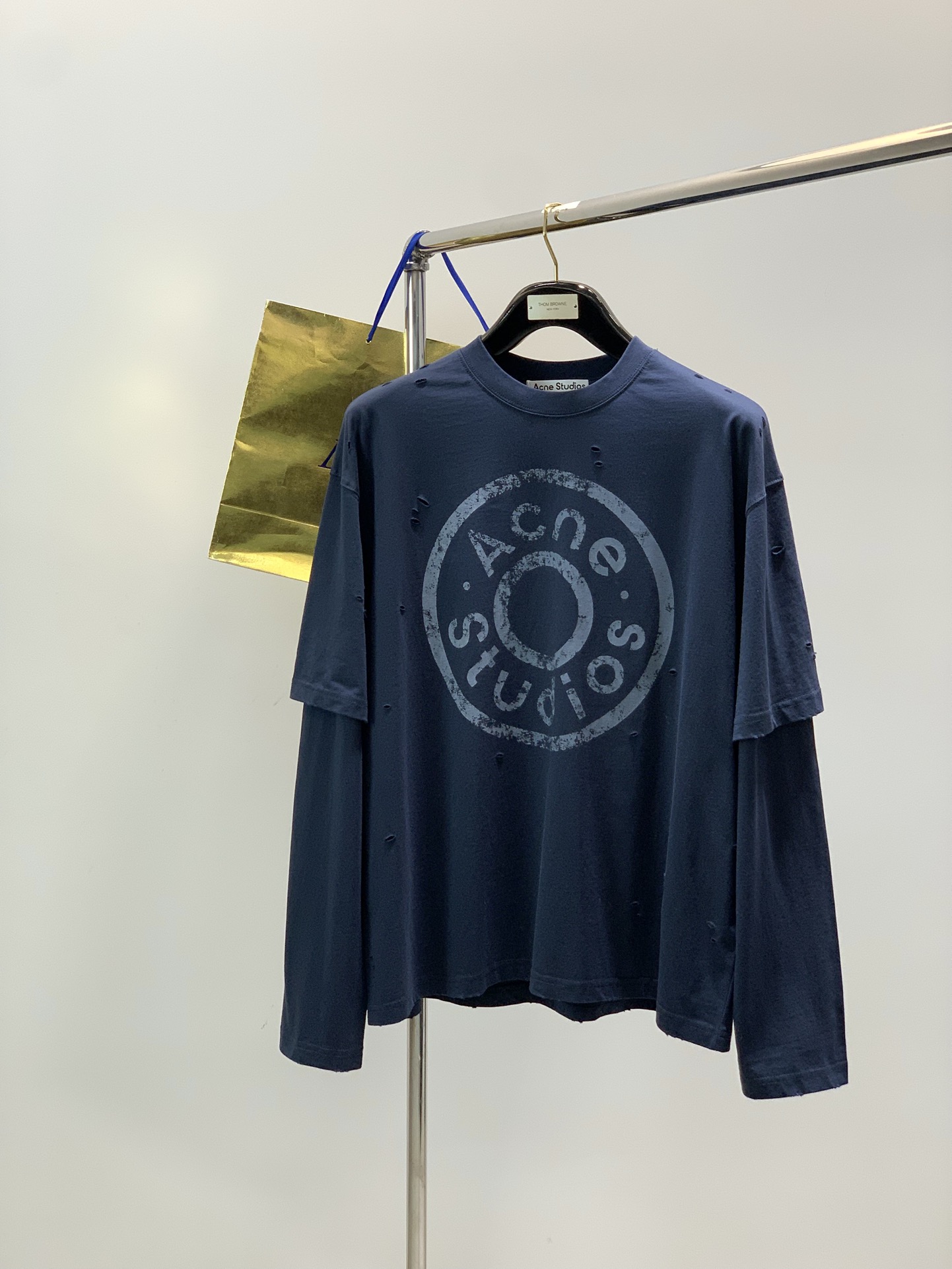 NO:653739,, Acne Studios Swedish fashion brand, the latest autumn style, fashionable and casual fake two-piece round neck long-sleeved T-shirts, available at the official website counters, original goods, imported original fabrics, top-notch printing technology letter pattern logo, highlighting the personality of young people, soft and delicate feel, fashionable upper body, complete three labels, size S-Xl size, chest, shoulder width, sleeve length S69605459 M70625660 L71645861  XL72666062,,acne studios,dior,tees,t-shirt,alexander wang19860909,Acne Studios 瑞典时尚品牌,秋季最新款,时尚休闲假两件圆领长袖T恤,官网专柜同步有售,原单狠货,进口原版面料,顶级印花工艺字母图案logo,彰显着年轻人的个性,手感柔软细腻,上身时尚潮流,三标齐全,码数S-Xl 码数衣长胸围肩宽袖长 S69605459 M70625660 L71645861 XL72666062,,acne studios,dior,tees，t-shirt,alexander wang,Men's clothing