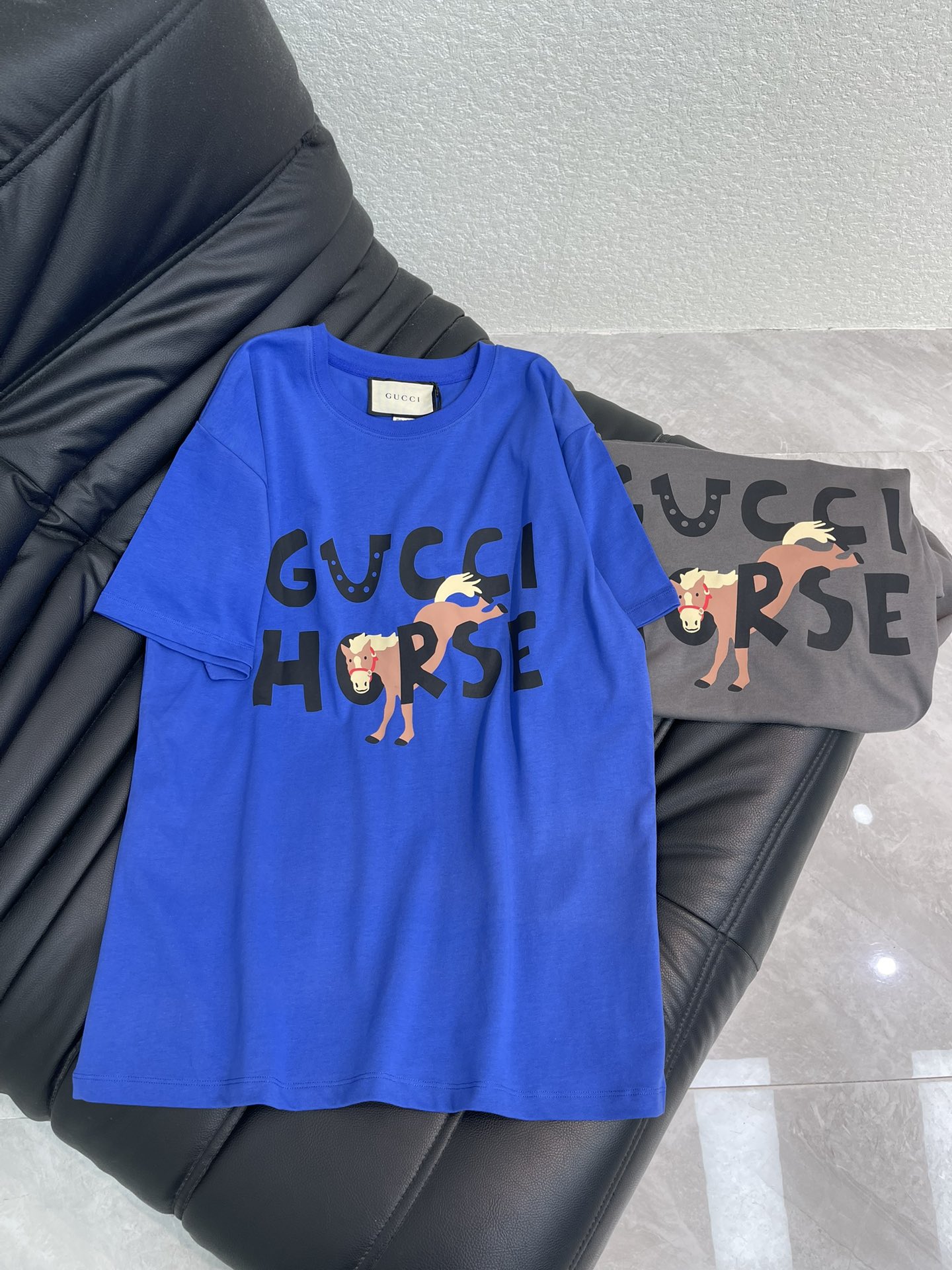 NO:658553,19860909Gucc*26春夏新款奔腾马字母印花短袖T恤 纯棉面料 宽松版型 高密度时髦运动风 每个日常的穿搭 俏皮减龄充满元气的设计元素 高品质 尺码SML A,,gucci,T-shirt,tees，t-shirt,alexander wang,Women's clothing