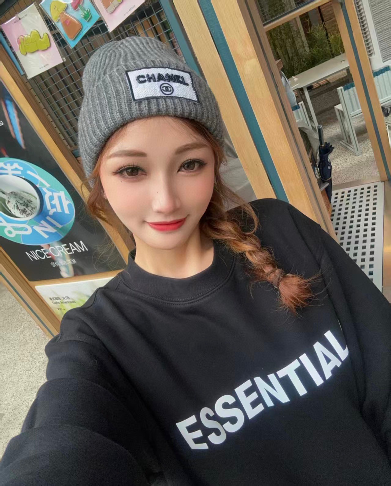 NO:643618,Chanel official website quality Chanel autumn and winter Internet celebrity fashion blogger recommended knitted hat, which hides a quiet sense of luxury. Every line is neat and generous, simple but not simple, generous and stylish. Every detail shows high-end taste, and the sense of fashion becomes more and more intriguing in the restraint. Hats, fisherman hats, baseball caps, knitted hats, hats, chanel, chanel, espadrilles, hats19860909Chanel官网品质香奈儿秋冬网红时尚博主推荐款针织帽,藏着不动声色的高级感,每一处线条都透着利落大方,简约而不简单,大方且不失格调,处处细节都彰显着高端品味,时尚感在克制中愈发耐人寻味.帽子渔夫帽棒球帽针织帽,帽子,chanel,chanel,espadrilles,hats,hat