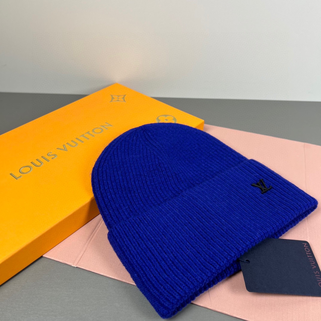 NO:643621,Equipped with dust bag, LOUIS VUITTON official best-selling model, wool knitted beanie, 70% wool, 30% rabbit hair, fashionable, high-quality, high-end, super soft!  It’s super hot and has great texture. It’s great to match when out on the street!  Fashion trends!  A must-have item for autumn and winter, get it now!  Hat bucket hat baseball cap knitted hat,hat,louis vuitton,louis vuitton,espadrilles,hats19860909配防尘袋 路易威登LOUIS VUITTON官方热卖爆款,羊毛针织毛线帽,百分之70羊毛,30兔毛,时尚好品质高端大气,超柔软！超火爆质感很赞,出街超好搭配！时尚潮流！秋冬必备单品,快快入手哦！帽子渔夫帽棒球帽针织帽,帽子,louis vuitton,louis vuitton,espadrilles,hats,hat