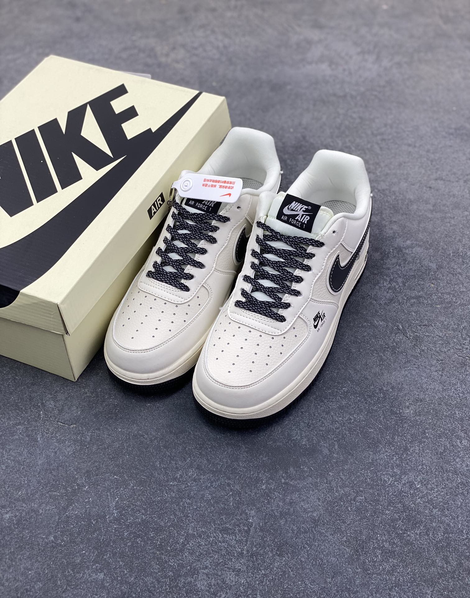 图片[8]-NIke Air Force 1 ‘07 Low “NIKE-米黑满天星”空军一号 低帮 运动鞋 休闲鞋 折边针车 工艺难度大 原楦头原纸板 原装鞋盒 定制五金配件 内置全掌气垫 原厂鞋底 货号：DD1982-327 尺码：36 36.5 37.5 38 38.5 39 40 40.5 41 42 42.5 43 44 44.5 45-选品中心