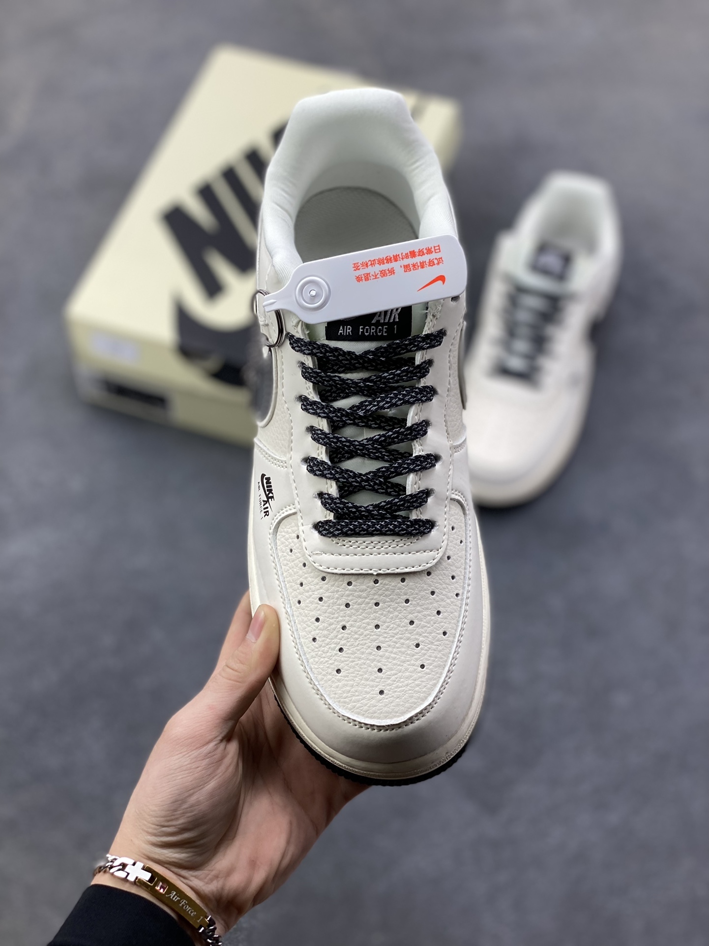图片[2]-NIke Air Force 1 ‘07 Low “NIKE-米黑满天星”空军一号 低帮 运动鞋 休闲鞋 折边针车 工艺难度大 原楦头原纸板 原装鞋盒 定制五金配件 内置全掌气垫 原厂鞋底 货号：DD1982-327 尺码：36 36.5 37.5 38 38.5 39 40 40.5 41 42 42.5 43 44 44.5 45-选品中心