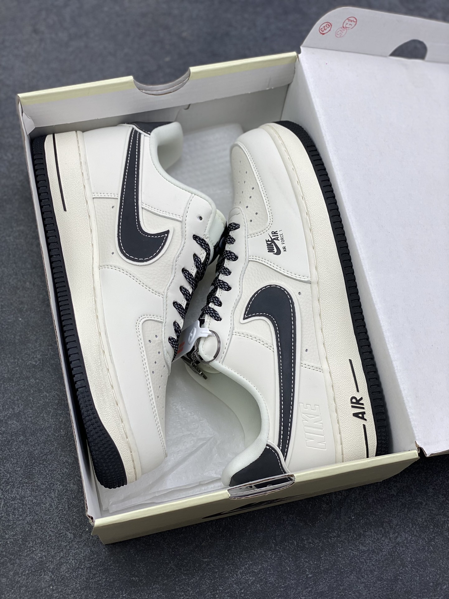 图片[9]-NIke Air Force 1 ‘07 Low “NIKE-米黑满天星”空军一号 低帮 运动鞋 休闲鞋 折边针车 工艺难度大 原楦头原纸板 原装鞋盒 定制五金配件 内置全掌气垫 原厂鞋底 货号：DD1982-327 尺码：36 36.5 37.5 38 38.5 39 40 40.5 41 42 42.5 43 44 44.5 45-选品中心