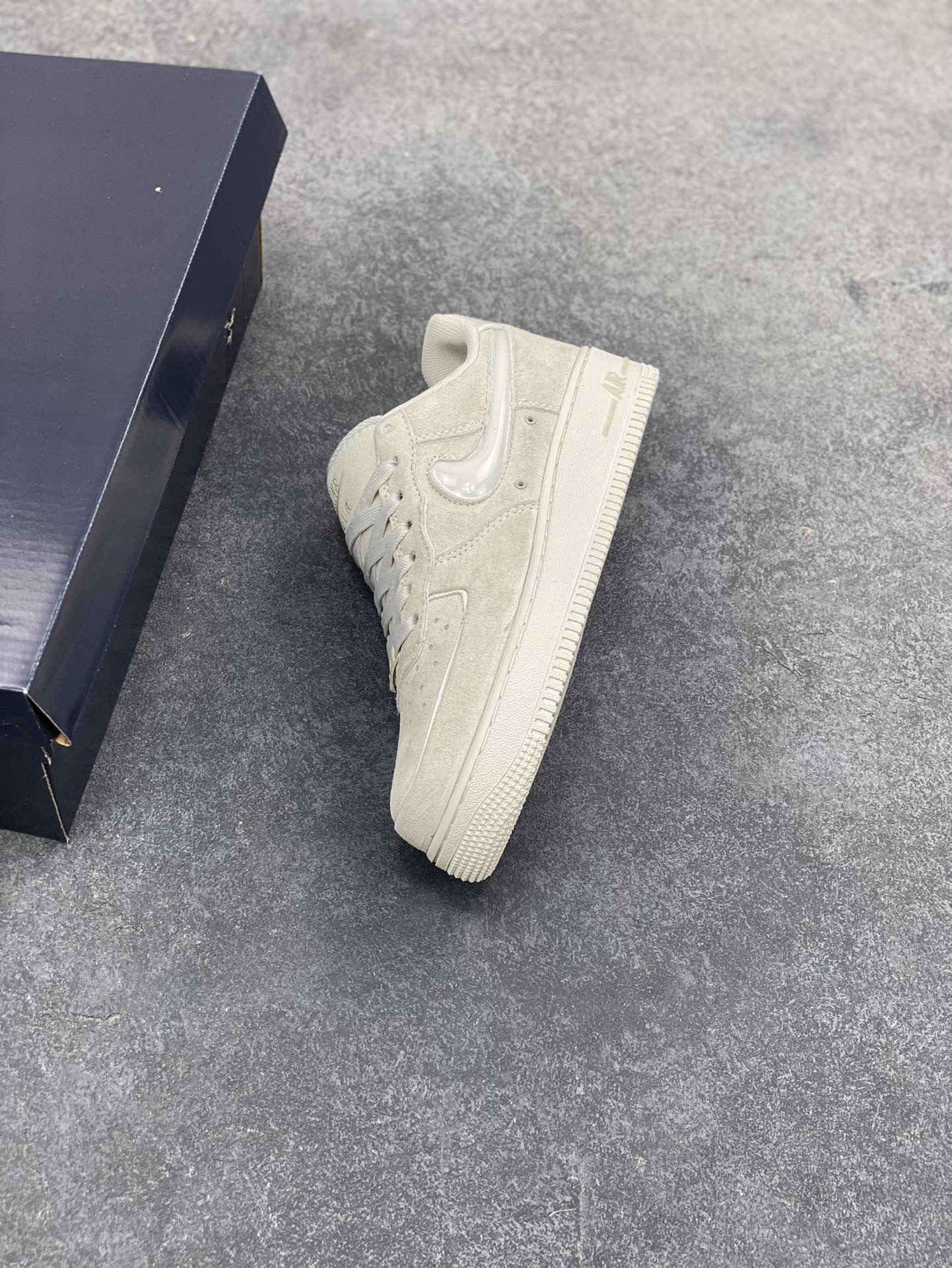 图片[7]-NIke Air Force 1 ‘07 Low 空军一号低帮 运动鞋 休闲鞋 折边针车 工艺难度大 原楦头原纸板 原装鞋盒 定制五金配件 内置全掌气垫 原厂鞋底 货号：HV4406-001 尺码：36 36.5 37.5 38 38.5 39 40 40.5 41 42 42.5 43 44 44.5 45-选品中心
