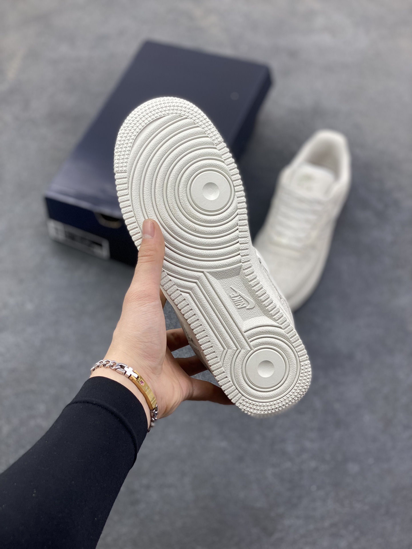图片[5]-NIke Air Force 1 ‘07 Low 空军一号低帮 运动鞋 休闲鞋 折边针车 工艺难度大 原楦头原纸板 原装鞋盒 定制五金配件 内置全掌气垫 原厂鞋底 货号：HV4406-001 尺码：36 36.5 37.5 38 38.5 39 40 40.5 41 42 42.5 43 44 44.5 45-选品中心