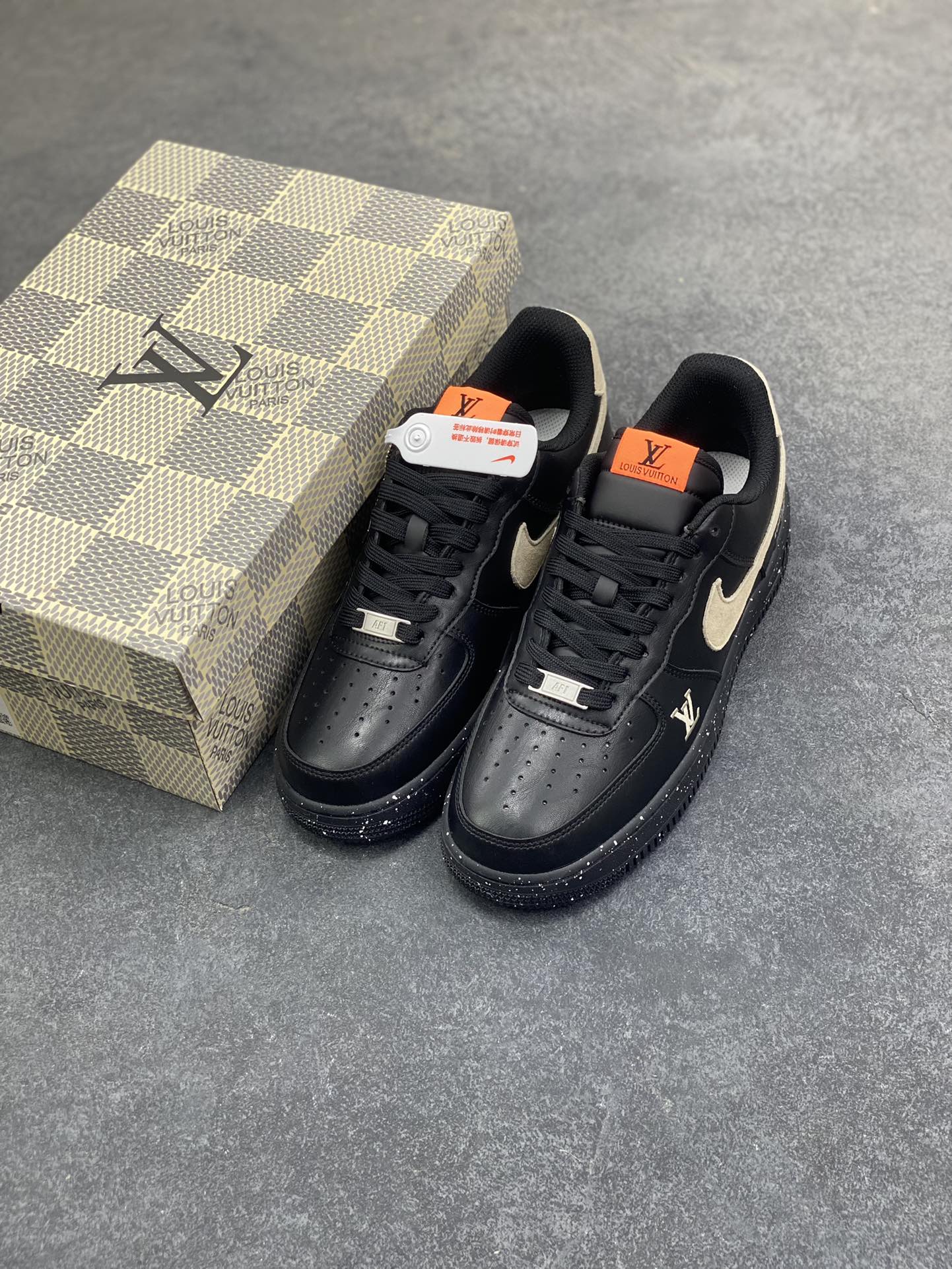 图片[8]-NIke Air Force 1 ‘07 Low “LV联名—墨黑星点” 空军一号低帮 运动鞋 休闲鞋 折边针车 工艺难度大 原楦头原纸板 高端定制鞋盒 原厂鞋底 超高清洁度 细节完美 货号：NH0601-586 尺码：36 36.5 37.5 38 38.5 39 40 40.5 41 42 42.5 43 44 44.5 45-选品中心