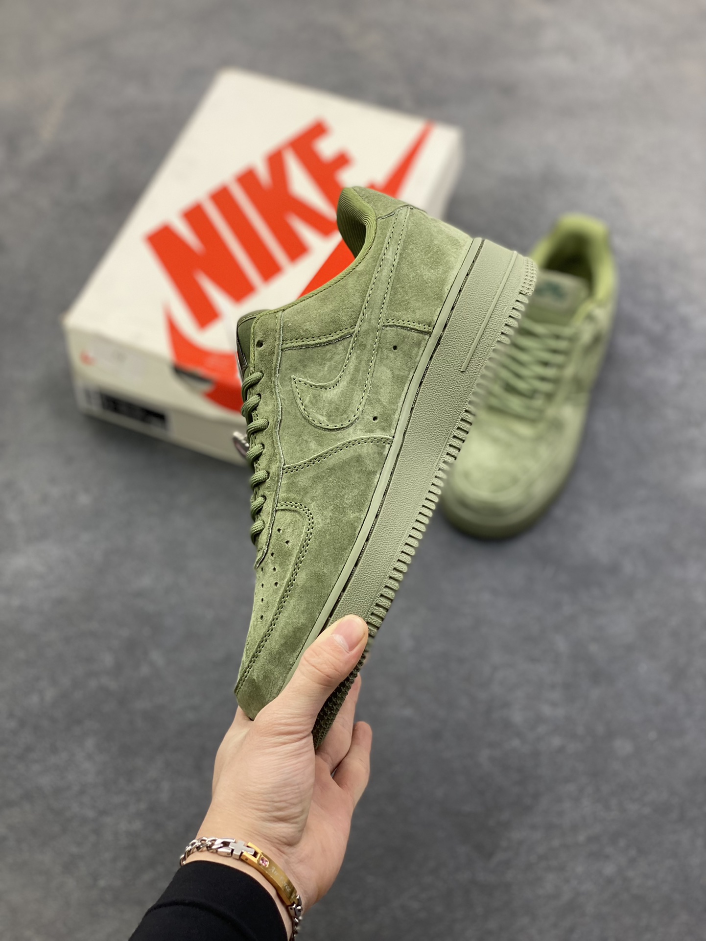 图片[3]-Nike Air Force 1 ‘07 Low “Supreme联名——全猪八”空军一号 高端定制 低帮 运动鞋 休闲鞋 折边针车 工艺难度大 原楦头原纸板 原装鞋盒 定制五金配件 内置全掌气垫 原厂鞋底 货号：DF0188-117 尺码：36 36.5 37.5 38 38.5 39 40 40.5 41 42 42.5 43 44 44.5 45-选品中心