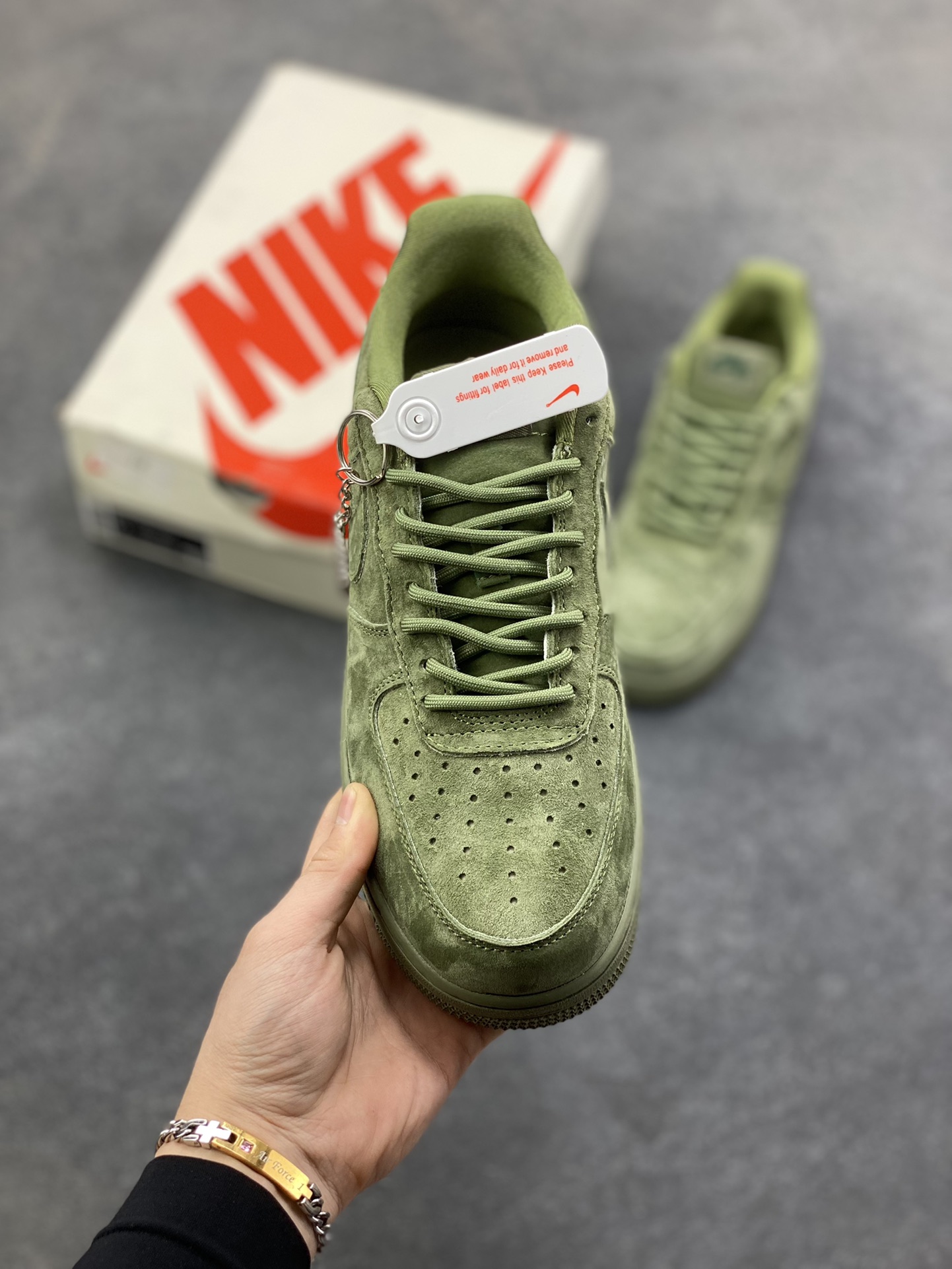 图片[2]-Nike Air Force 1 ‘07 Low “Supreme联名——全猪八”空军一号 高端定制 低帮 运动鞋 休闲鞋 折边针车 工艺难度大 原楦头原纸板 原装鞋盒 定制五金配件 内置全掌气垫 原厂鞋底 货号：DF0188-117 尺码：36 36.5 37.5 38 38.5 39 40 40.5 41 42 42.5 43 44 44.5 45-选品中心