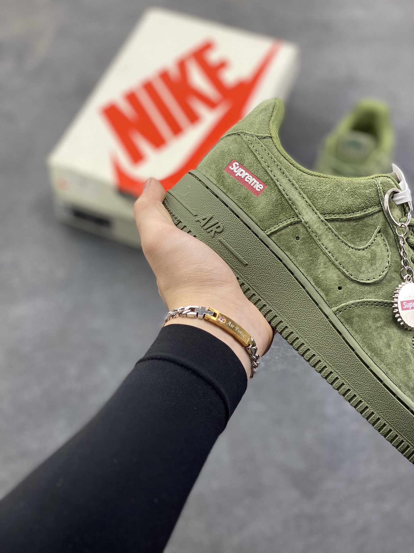 图片[6]-Nike Air Force 1 ‘07 Low “Supreme联名——全猪八”空军一号 高端定制 低帮 运动鞋 休闲鞋 折边针车 工艺难度大 原楦头原纸板 原装鞋盒 定制五金配件 内置全掌气垫 原厂鞋底 货号：DF0188-117 尺码：36 36.5 37.5 38 38.5 39 40 40.5 41 42 42.5 43 44 44.5 45-选品中心
