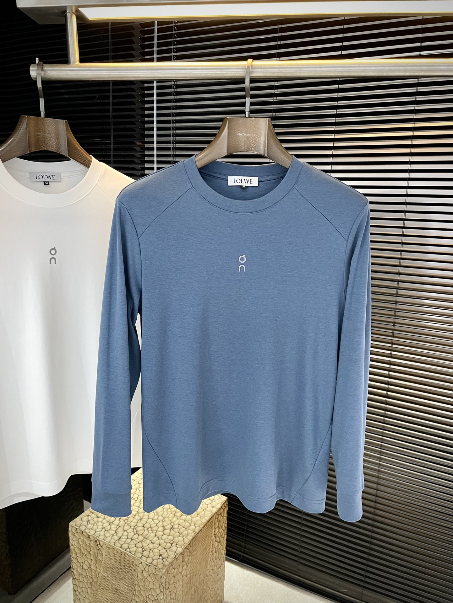 NO:656165,P Loew (Luoyi) 2025 new autumn style, the latest sweatshirts at the counter. The original version is casual and versatile, with a casual and lazy style. Customized original viscose fabric, which is extremely comfortable. High-end atmosphere, does it have the taste of autumn, the first choice. Size M-3XL Purchasing level...,, loewe, loewe, hoodie, sweatshirts, alexander wang19860909P  Loew（罗意）2025秋季新款,专柜最新卫衣 原版版型上身休闲百搭、随性慵懒范,定制原版粘纤面料,舒适感爆棚.高端大气,秋天的味道有没有,首选 .码数 M-3XL 代购级别……,,loewe,loewe,hoodie,sweatshirts,alexander wang,Men's clothing