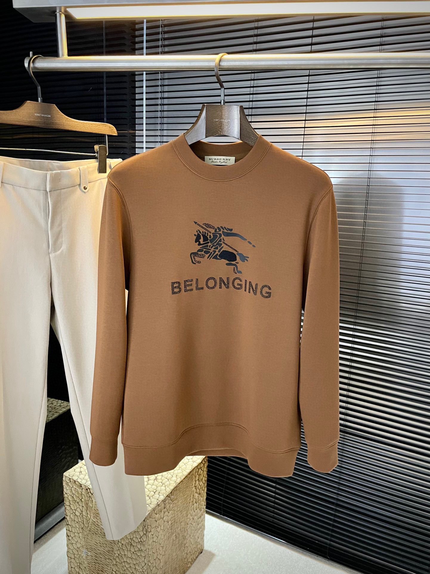 NO:656170,P Burber (Baba) 2025 new autumn style, the latest sweatshirt at the counter. The original version is casual and versatile, with a casual and lazy style. Customized original modal fabric, which is extremely comfortable. High-end atmosphere, does it have the taste of autumn, the first choice. Size M-3XL Purchasing level...,,burberry,burberry,hoodie,sweatshirts,alexander wang19860909P  Burber（巴宝）2025秋季新款,专柜最新卫衣 原版版型上身休闲百搭、随性慵懒范,定制原版莫代尔面料,舒适感爆棚.高端大气,秋天的味道有没有,首选 .码数 M-3XL 代购级别……,,burberry,burberry,hoodie,sweatshirts,alexander wang,Men's clothing