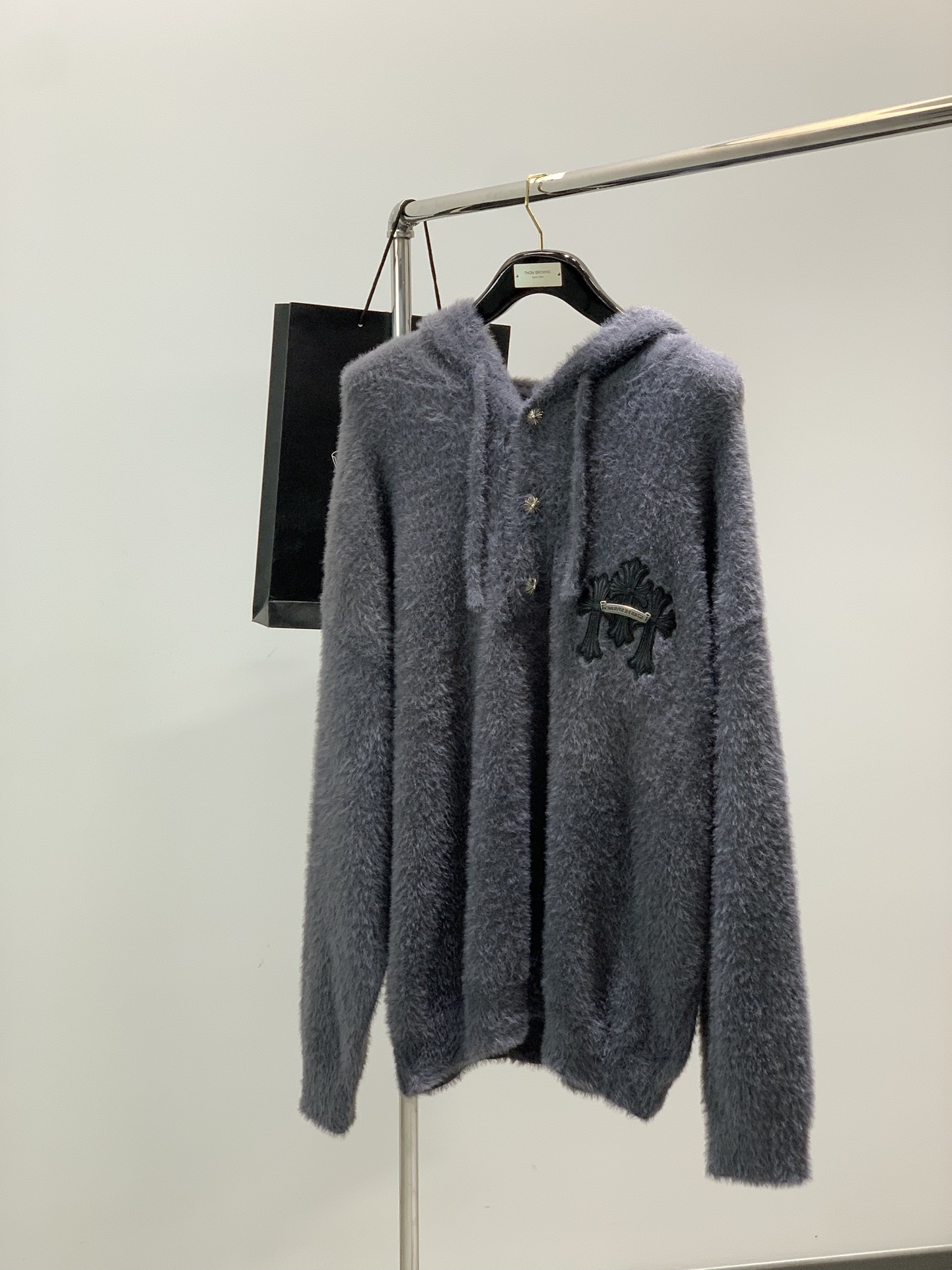 NO:656471,, Chrome Hearts, 2025 winter new product, available at the counter simultaneously, original order, fashionable and casual hooded knitted sweater, using imported original fabrics, top embroidery crafts letter pattern logo, original hardware accessories decoration, unique design, counter appearance, fashionable and handsome upper body, 2 colors recommended, size M-XL,,chrome hearts,chrome hearts,sweaters,hats,alexander wang19860909,Chrome Hearts 克罗心,2025冬季新品,专柜同步有售,原单狠货,时尚休闲连帽针织毛衣,采用进口原版面料,顶级刺绣工艺字母图案logo,原版五金辅料装饰,独特设计,专柜卖相,上身时尚帅,2色推荐,码数M-XL,,chrome hearts,chrome hearts,sweaters,hats,alexander wang,Men's clothing