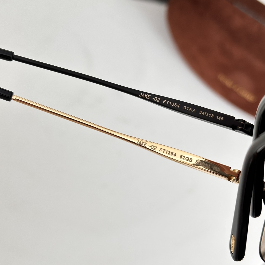 ‼️TOM FOR*官网原版一比一汤姆福*官网新款 刚刚到货FT1354，Size：54口18-145经