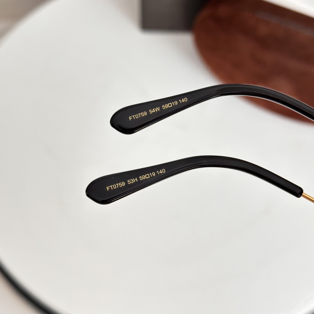 ‼️𝐓𝐎𝐌 𝐅𝐎𝐑*FT0759，size：56口19-140眼镜都经过精心设计，造型个性，散发出强烈的