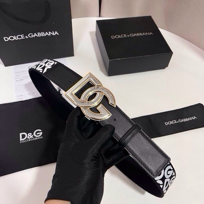 杜嘉班纳 全新小牛皮腰带，优雅简约配饰，缀以满双色电镀金属 DG 交叉造型徽标搭扣，4.0cm