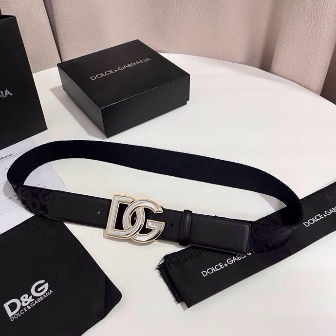 杜嘉班纳 全新小牛皮腰带，优雅简约配饰，缀以双色电镀金属 DG 交叉造型徽标搭扣，4.0cm