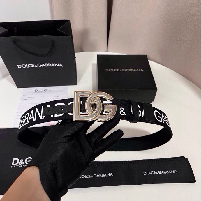 杜嘉班纳 全新小牛皮腰带，优雅简约配饰，缀以双色电镀金属 DG 交叉造型徽标搭扣，4.0cm